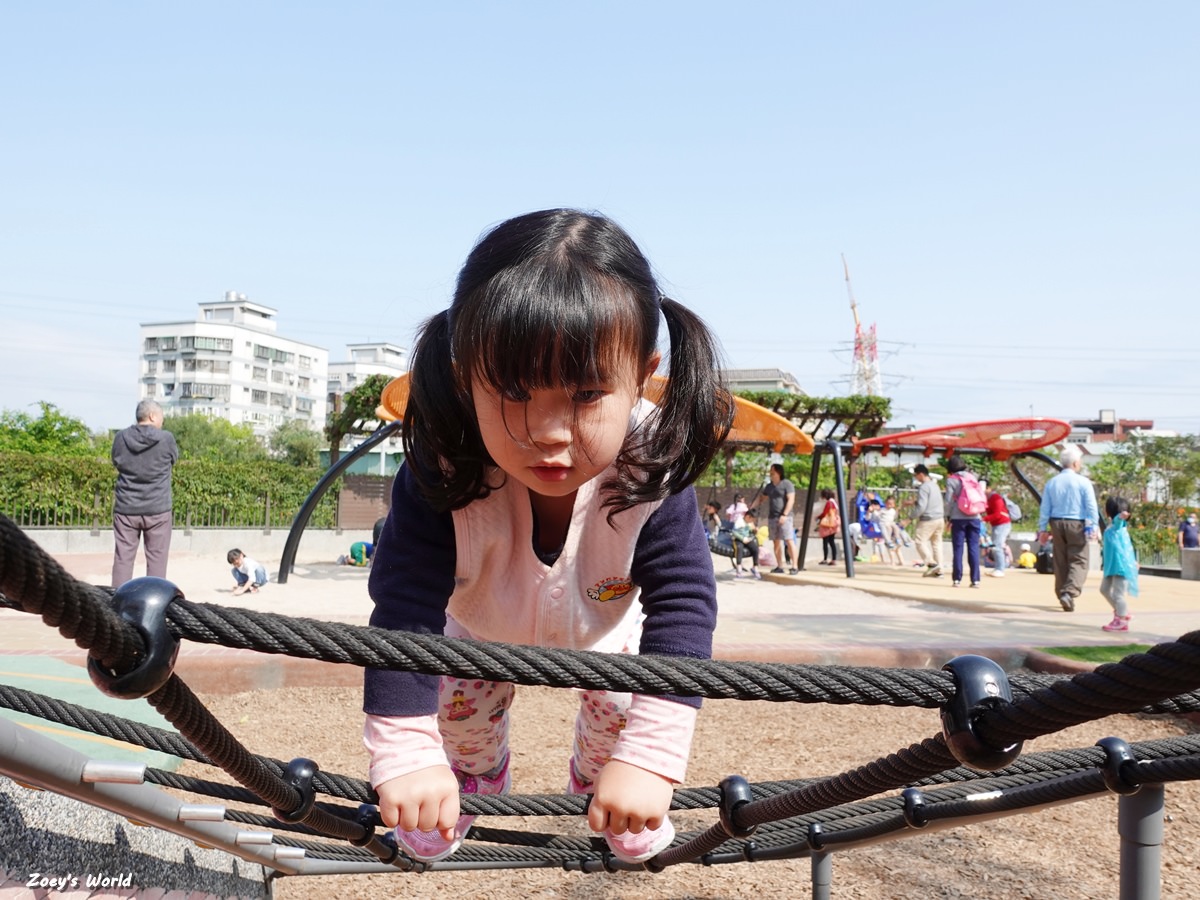 【新北特色公園】鶯歌永吉公園 親子公園/三層樓旋轉溜滑梯/3D彩繪/炮仗花拱門走廊 - 第15張圖