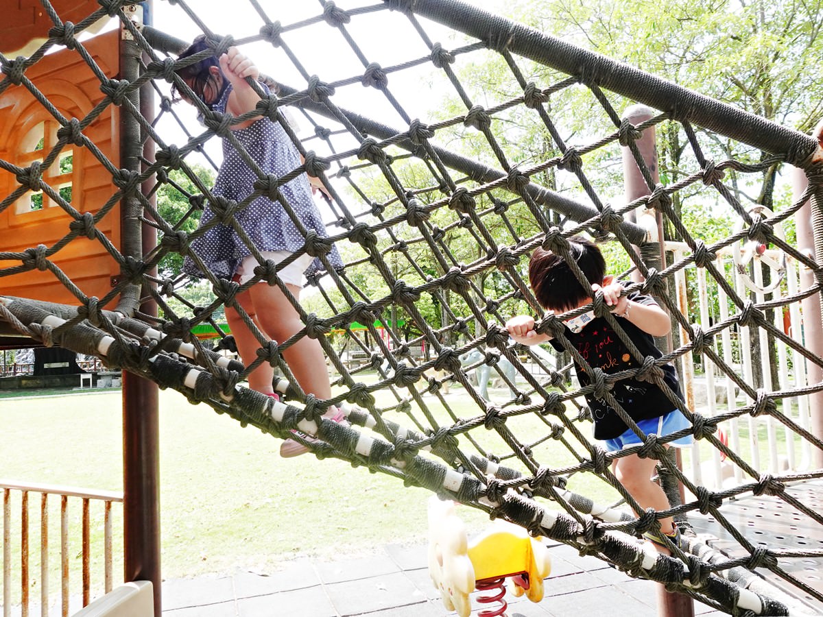 台南景點|佳福寺 40公尺滾輪溜滑梯超好玩 台南親子景點免費 - 第13張圖
