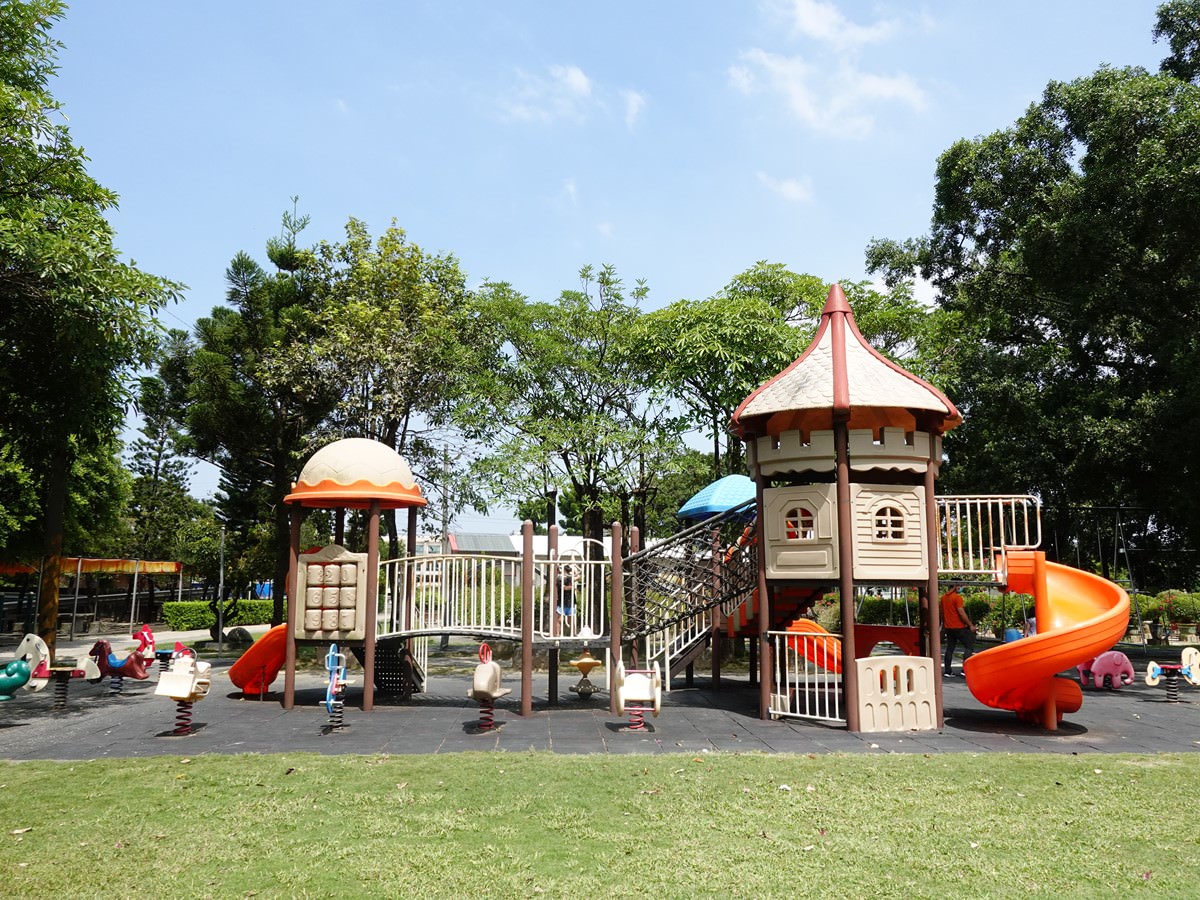 台南景點|佳福寺 40公尺滾輪溜滑梯超好玩 台南親子景點免費 - 第11張圖