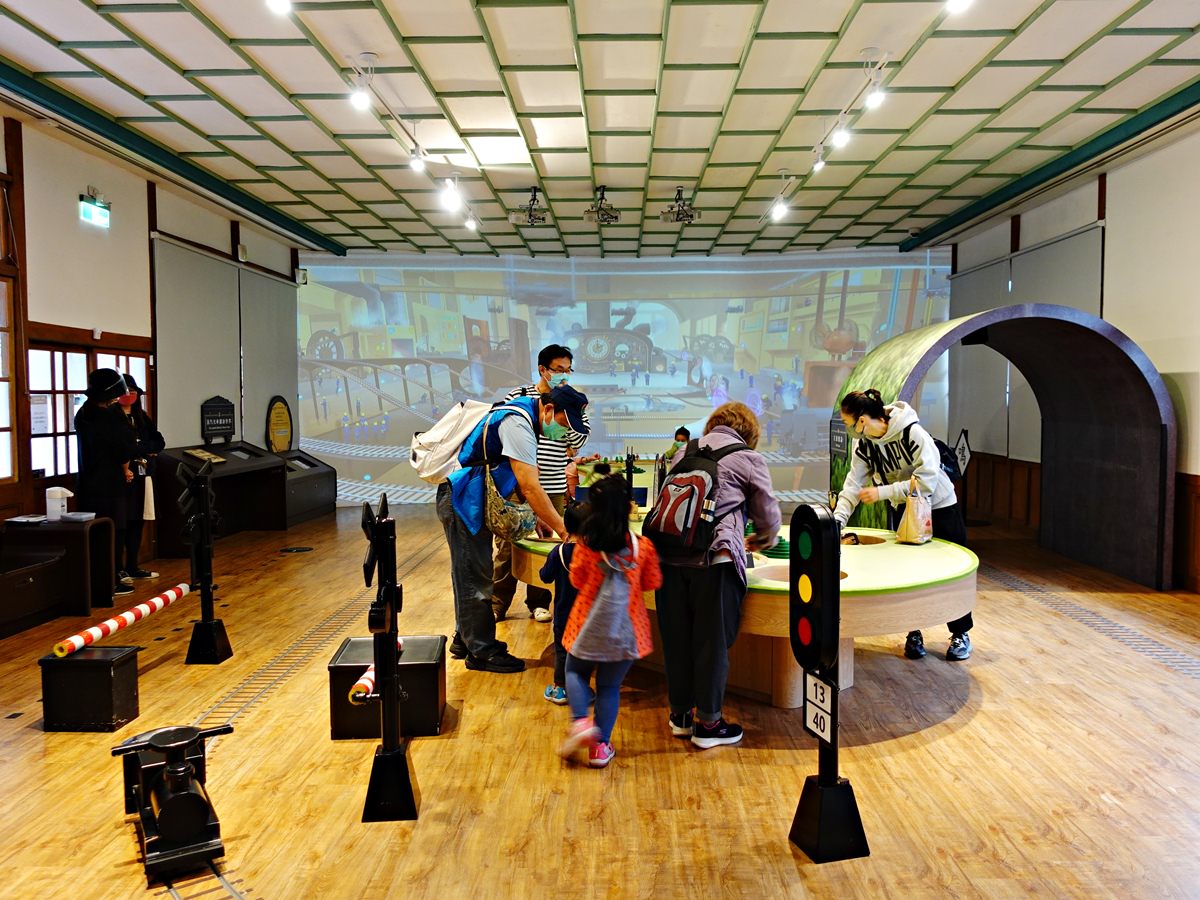 國立臺灣博物館鐵道部園區 兒童展示區搭小火車去/台北室內親子景點推薦 - 第4張圖