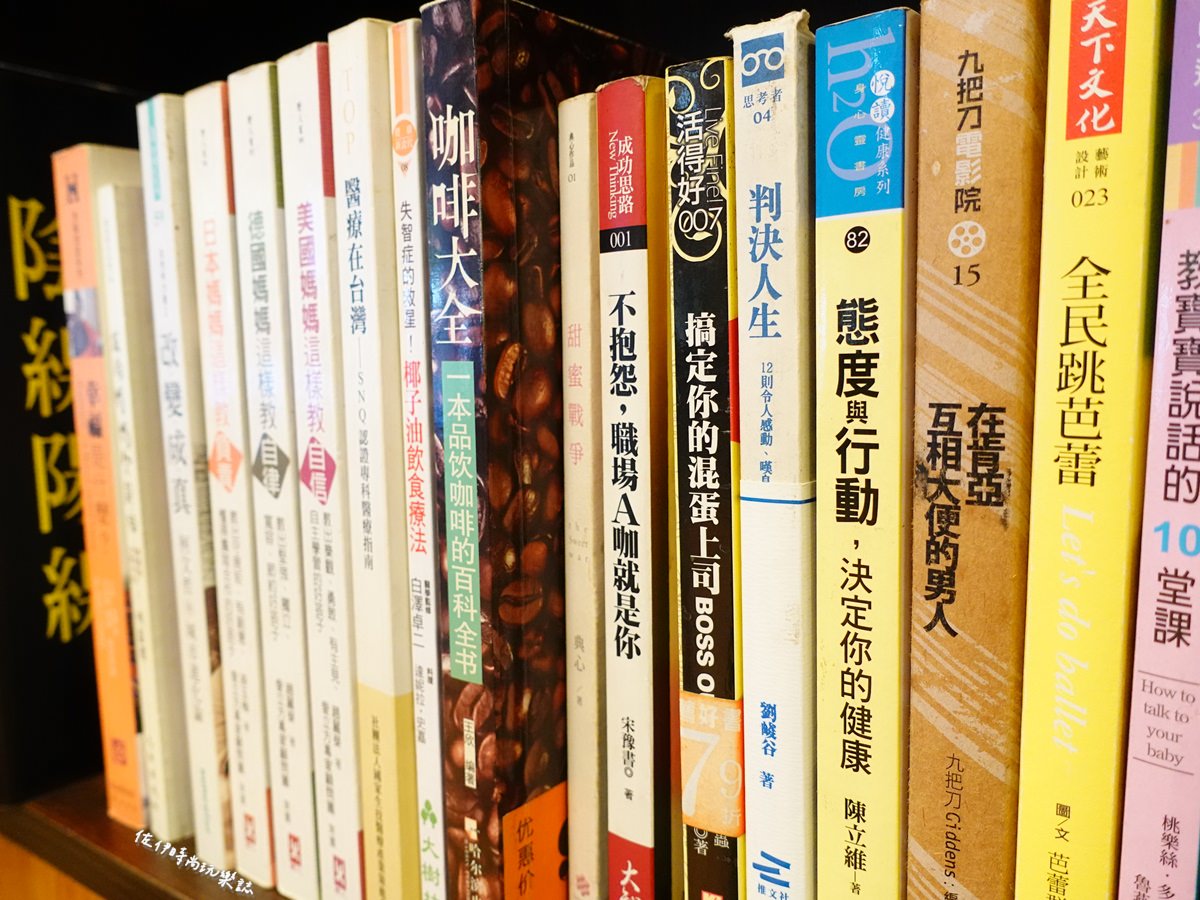 書與咖啡&喵甜圈 南港甜甜圈/不限時/貓咪咖啡廳推薦 - 第11張圖