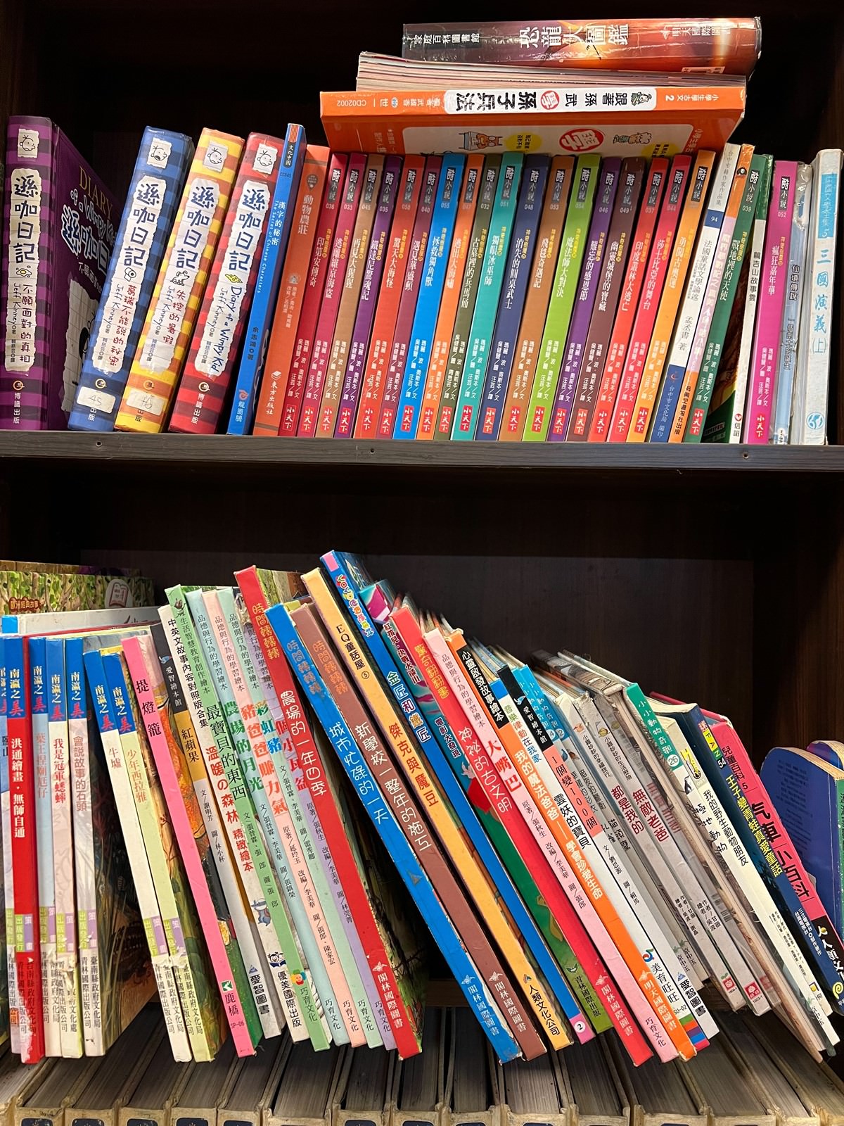書與咖啡&喵甜圈 南港甜甜圈/不限時/貓咪咖啡廳推薦 - 第12張圖