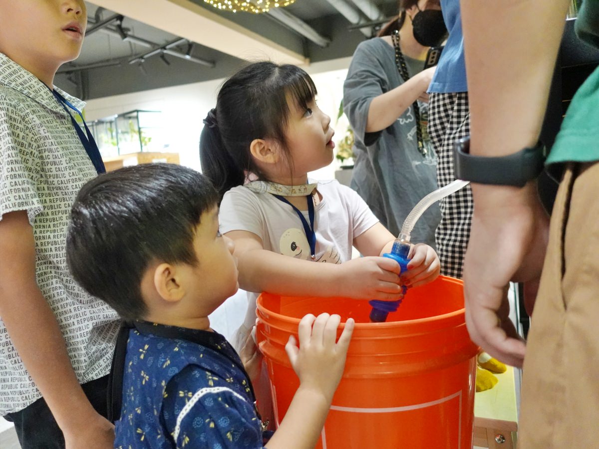 蟲蟲巴斯 小館長換水