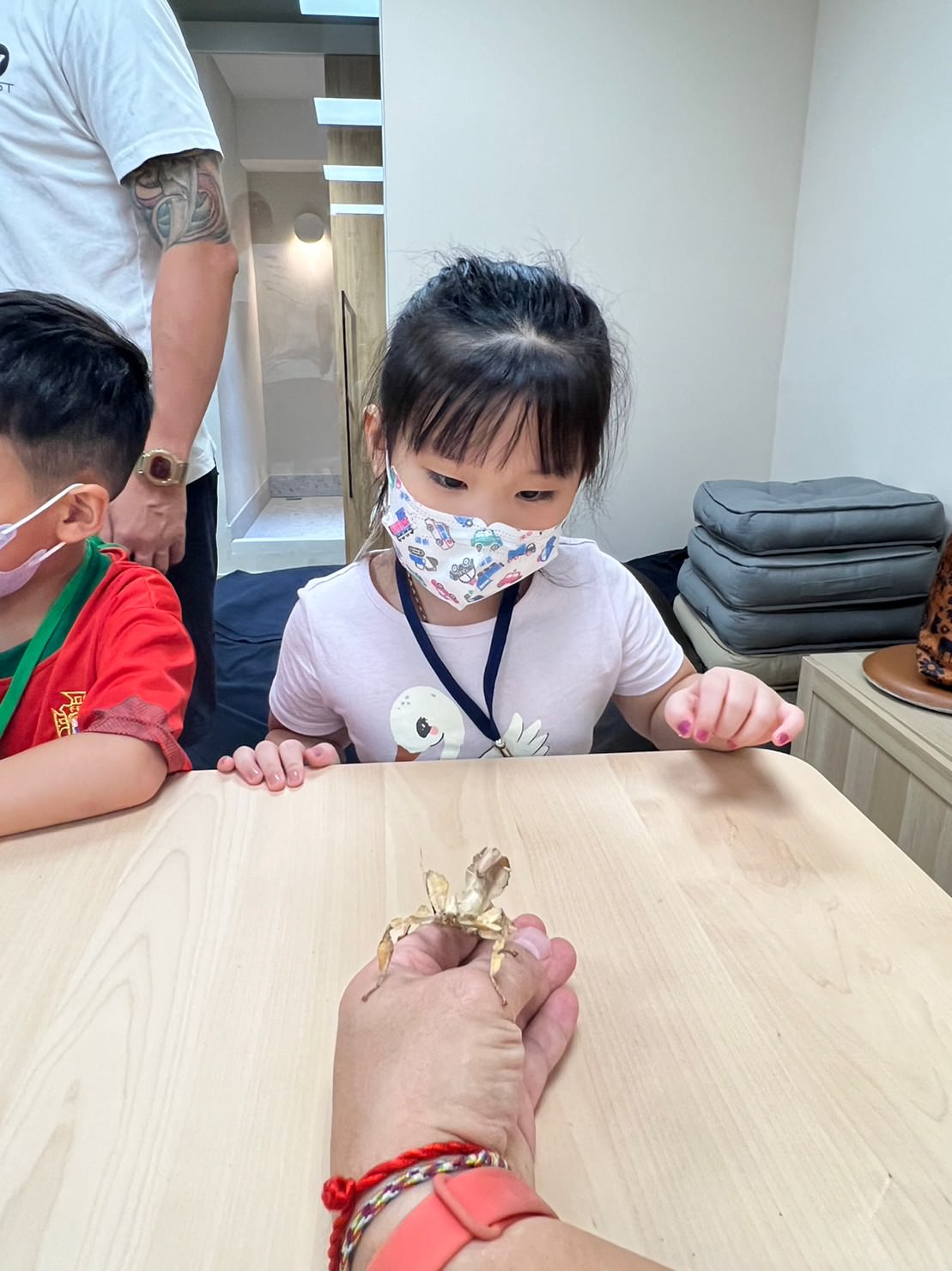 台北小小職人體驗|蟲蟲巴斯小小館長 當一天的昆蟲飼育員好有趣!台北室內景點推薦 - 第31張圖