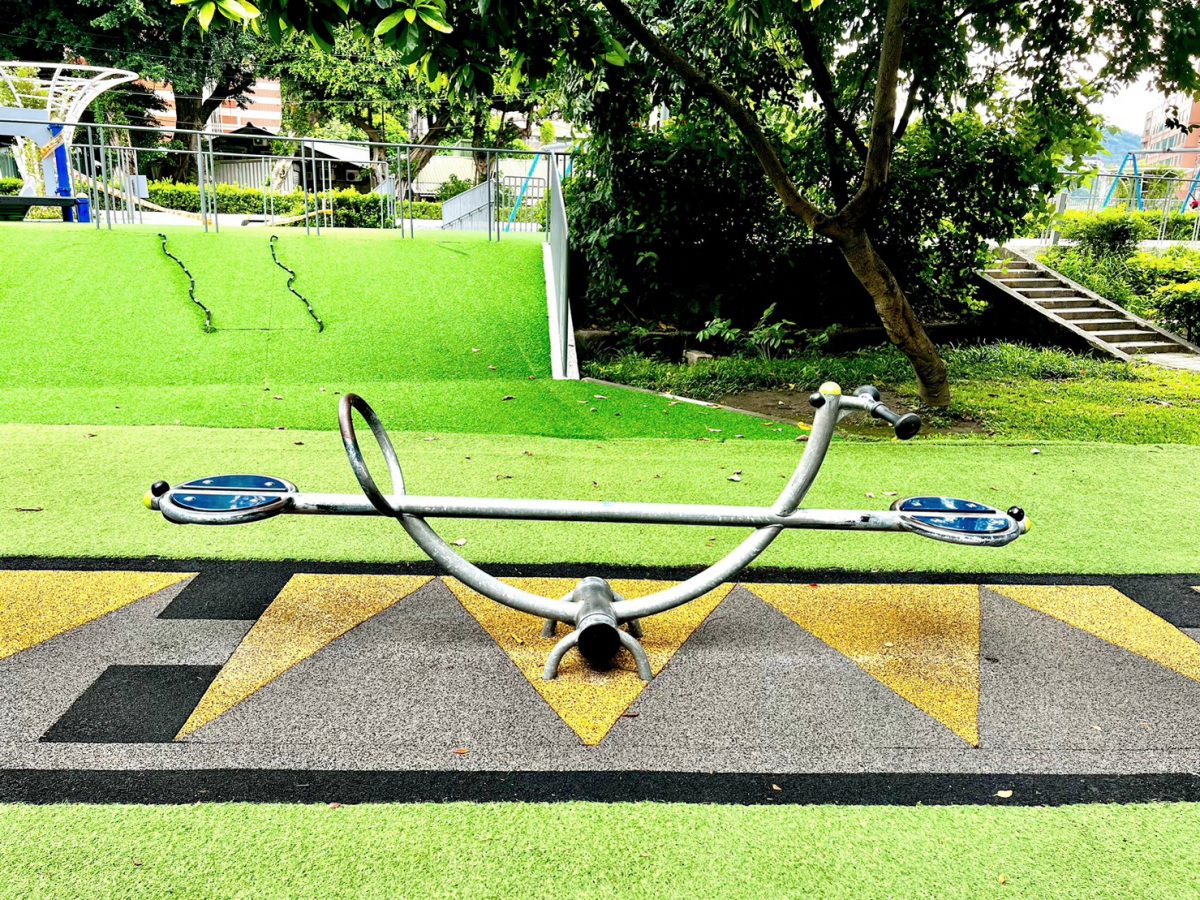 台北北投親子公園|長安公園 可愛小火車站公園,迷你火車鐵道溜滑梯超好玩 - 第13張圖