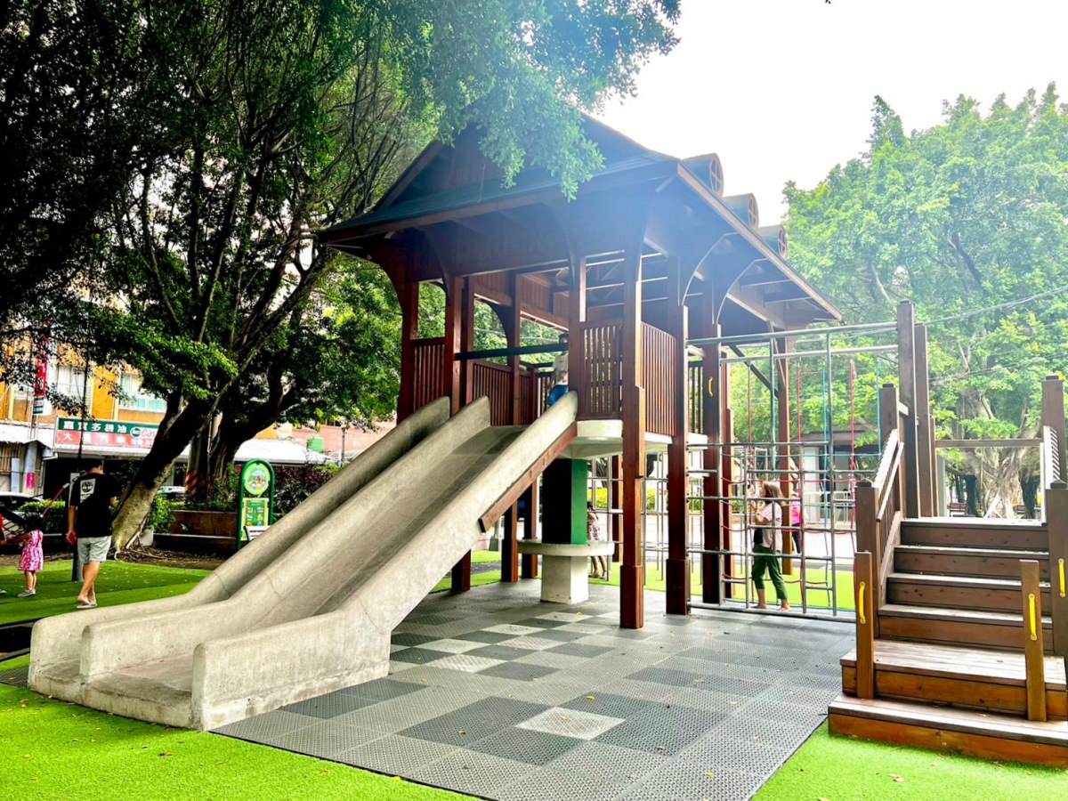 台北北投親子公園|長安公園 可愛小火車站公園,迷你火車鐵道溜滑梯超好玩 - 第2張圖