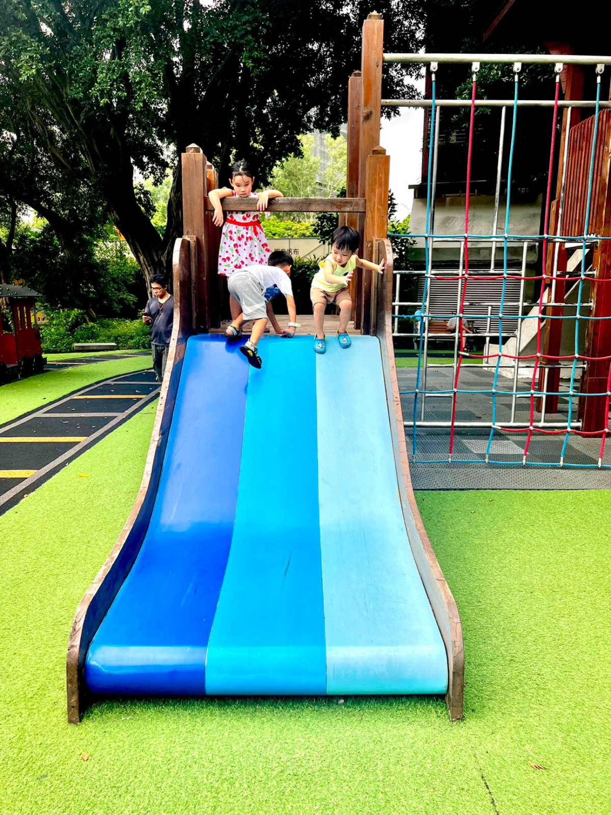 台北北投親子公園|長安公園 可愛小火車站公園,迷你火車鐵道溜滑梯超好玩 - 第9張圖
