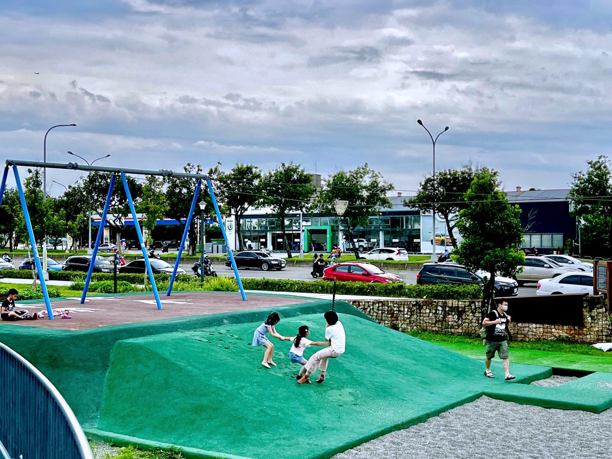 台北|北投福星公園 火山侏儸紀恐龍公園造型 場地大遊具多放電超好玩。 - 第17張圖