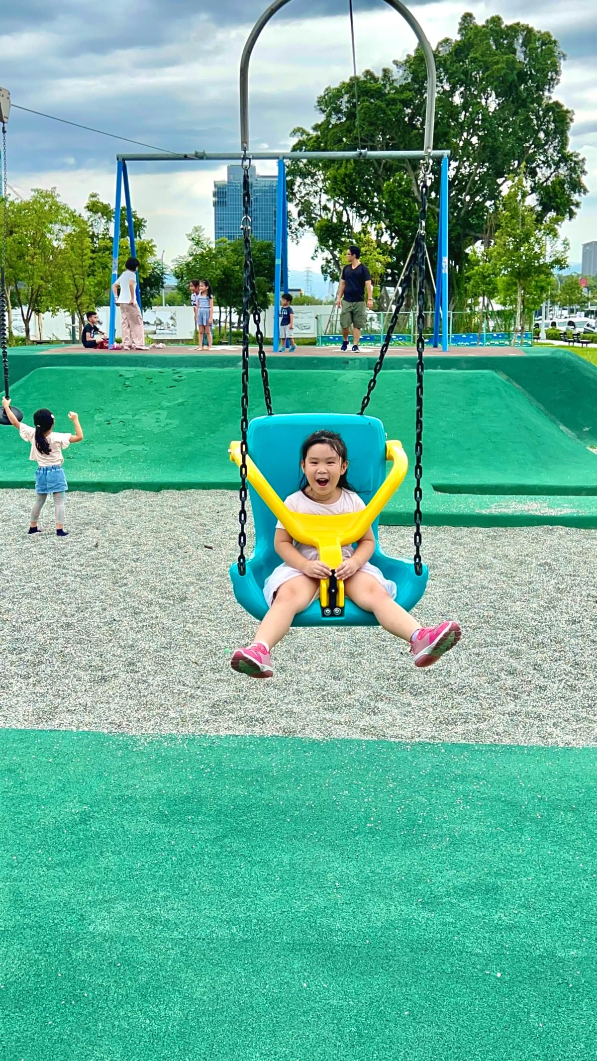 台北|北投福星公園 火山侏儸紀恐龍公園造型 場地大遊具多放電超好玩。 - 第18張圖
