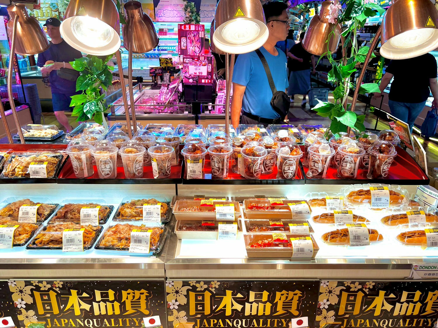 南港新景點|唐吉訶德南港店 必逛必吃5亮點整理 美妝專區/和牛串/鮮選壽司/現煮專區/糖果塞到飽 - 第32張圖