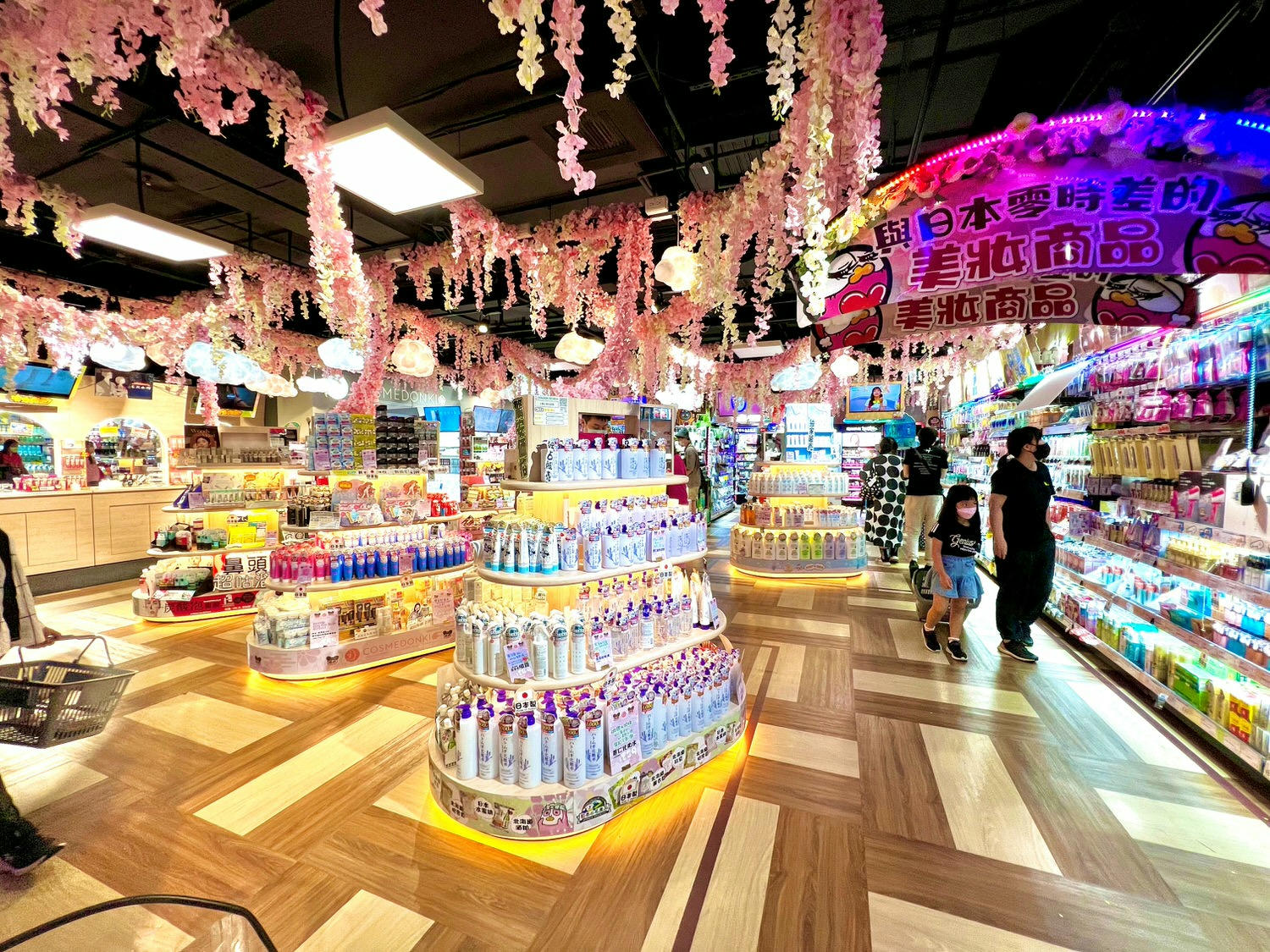 南港新景點|唐吉訶德南港店 必逛必吃5亮點整理 美妝專區/和牛串/鮮選壽司/現煮專區/糖果塞到飽 - 第24張圖