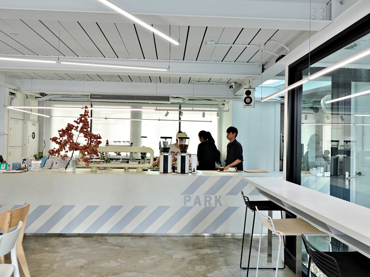 內湖咖啡廳|Tzubi Park Project 趣未商行 純白貨櫃屋咖啡廳 - 第3張圖