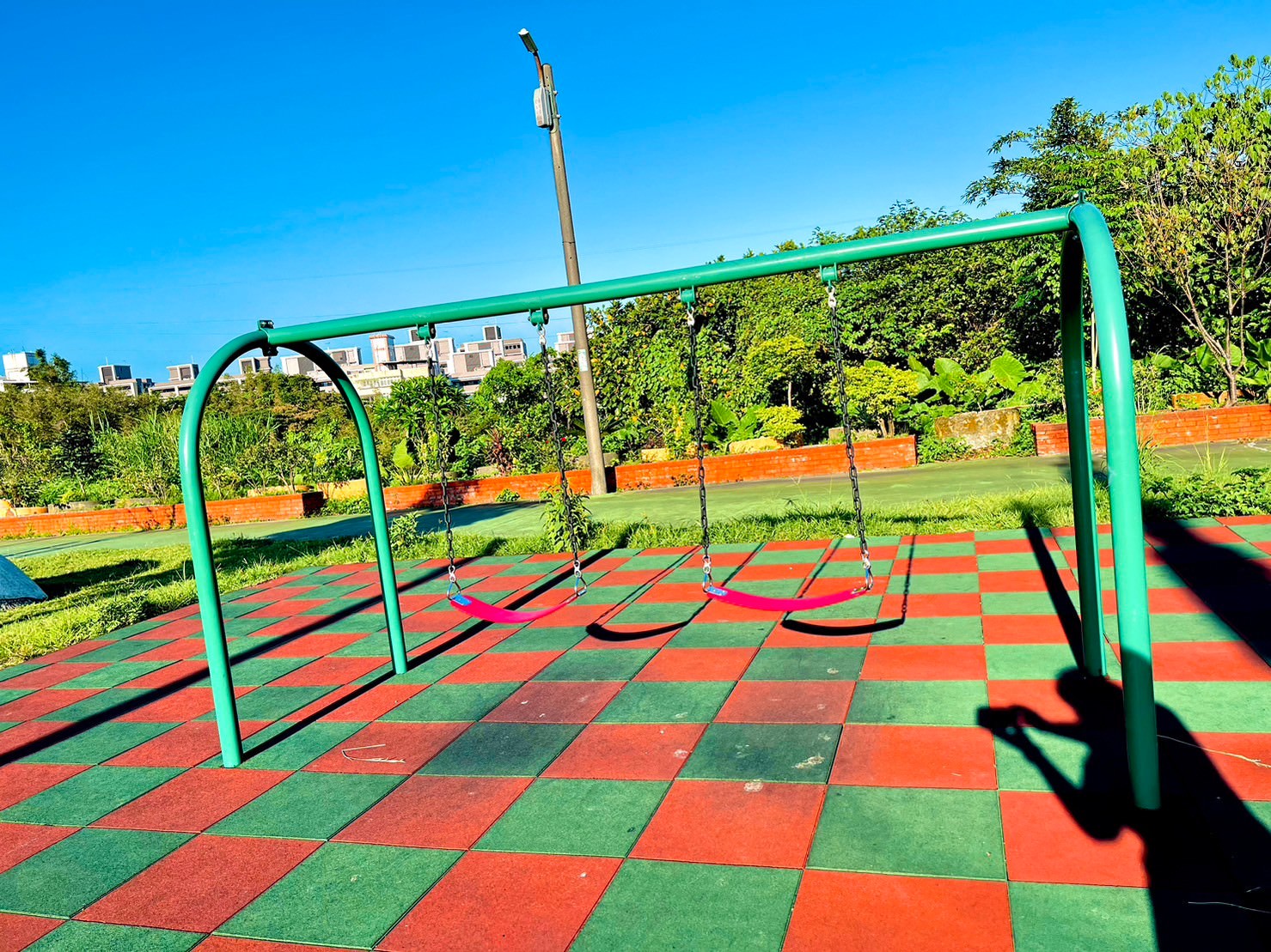 基隆特色公園|孝德公園 20公尺長溜滑梯 不用特地來,要來記得帶滑草板! - 第9張圖