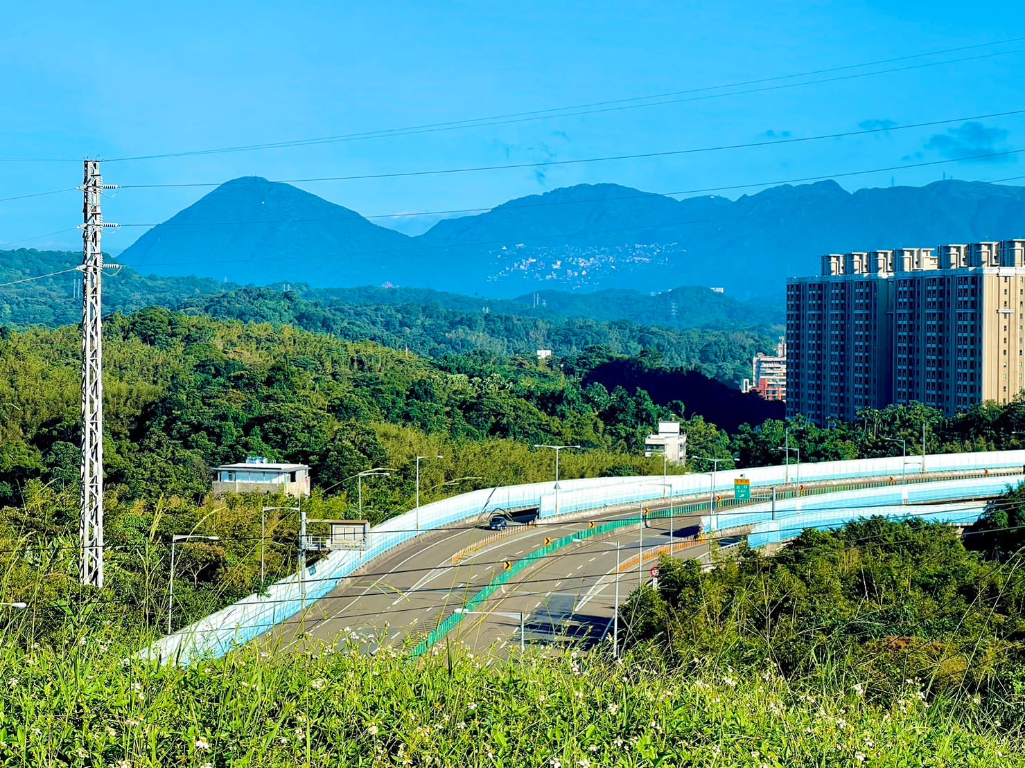 基隆特色公園|孝德公園 20公尺長溜滑梯 不用特地來,要來記得帶滑草板! - 第10張圖