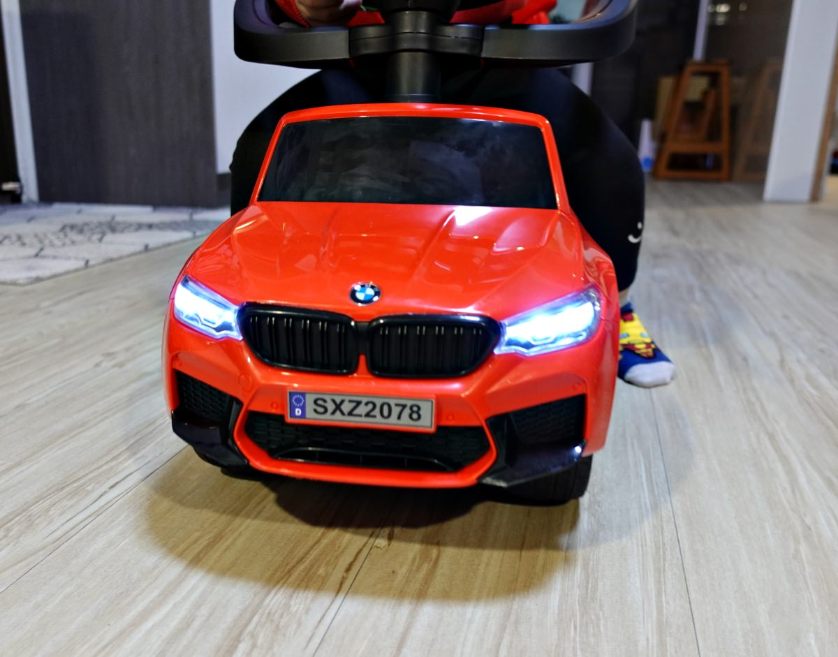 聰明媽咪兒童超跑BMW M5 四合一兒童嚕嚕車 搖擺車、手推車、助步車、滑步車一台搞定 - 第10張圖