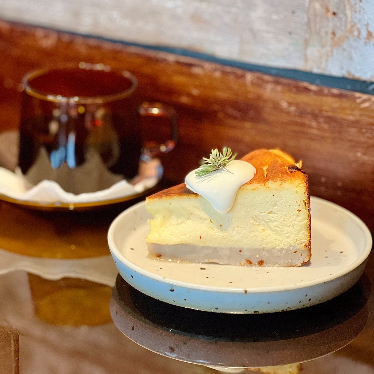 大稻埕老宅咖啡廳|耳邊風 ebf.cafe IG打卡熱點、昭和紅茶布丁必吃 - 第15張圖