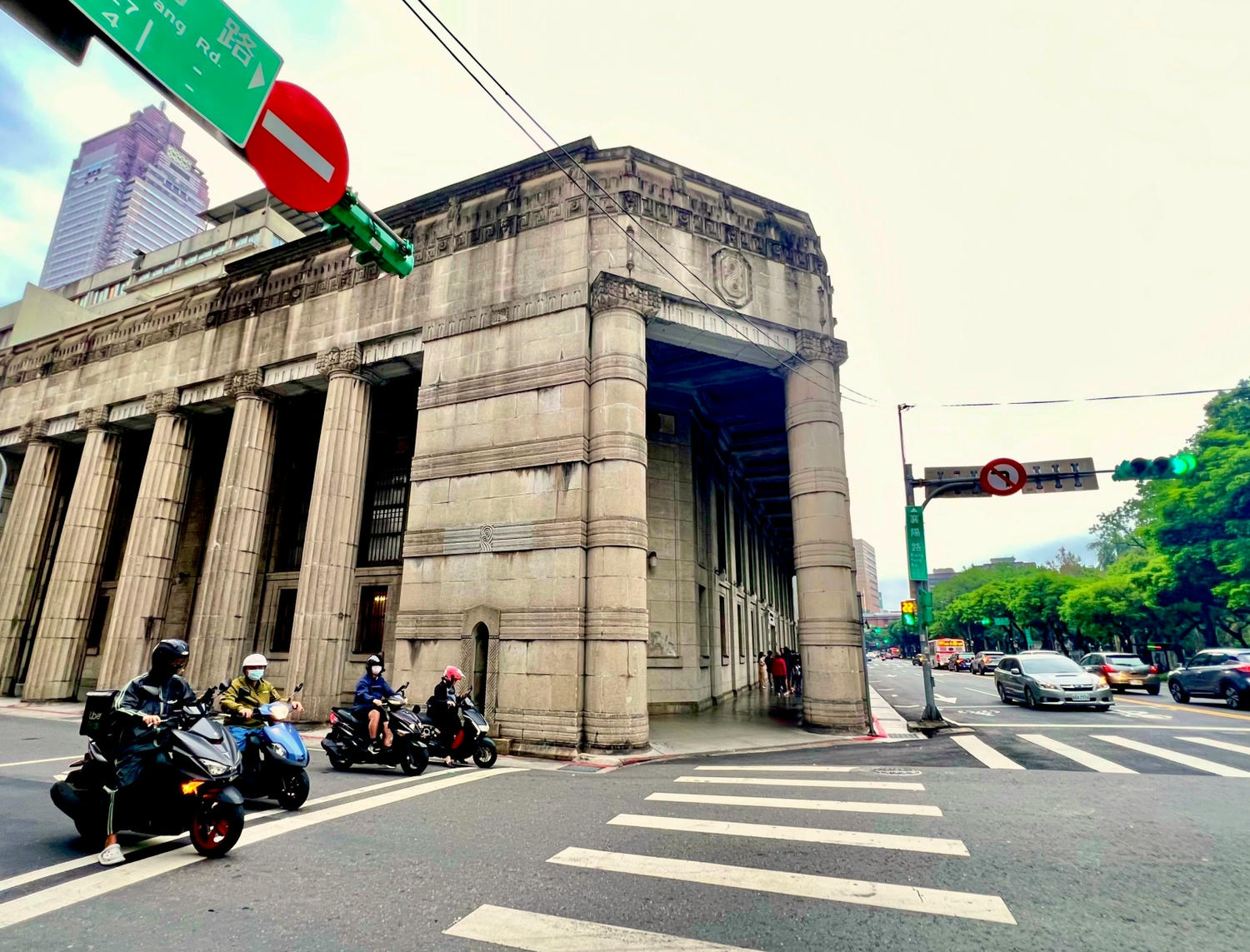 台北景點|國立臺灣博物館(土銀展示館) 恐龍迷必訪,超大巨型恐龍超震撼!台北雨天景點備案推薦! - 第2張圖