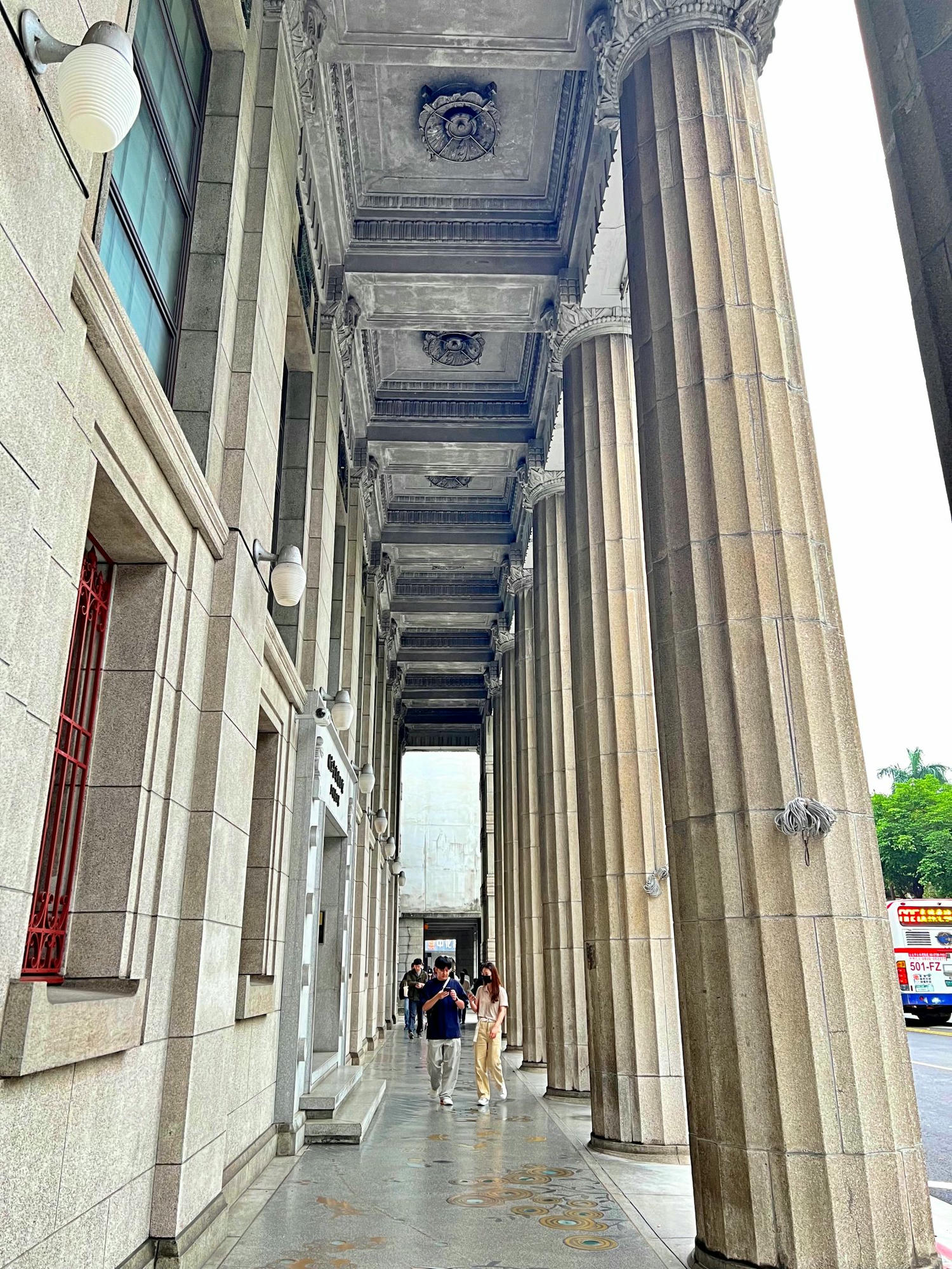 台北景點|國立臺灣博物館(土銀展示館) 恐龍迷必訪,超大巨型恐龍超震撼!台北雨天景點備案推薦! - 第38張圖