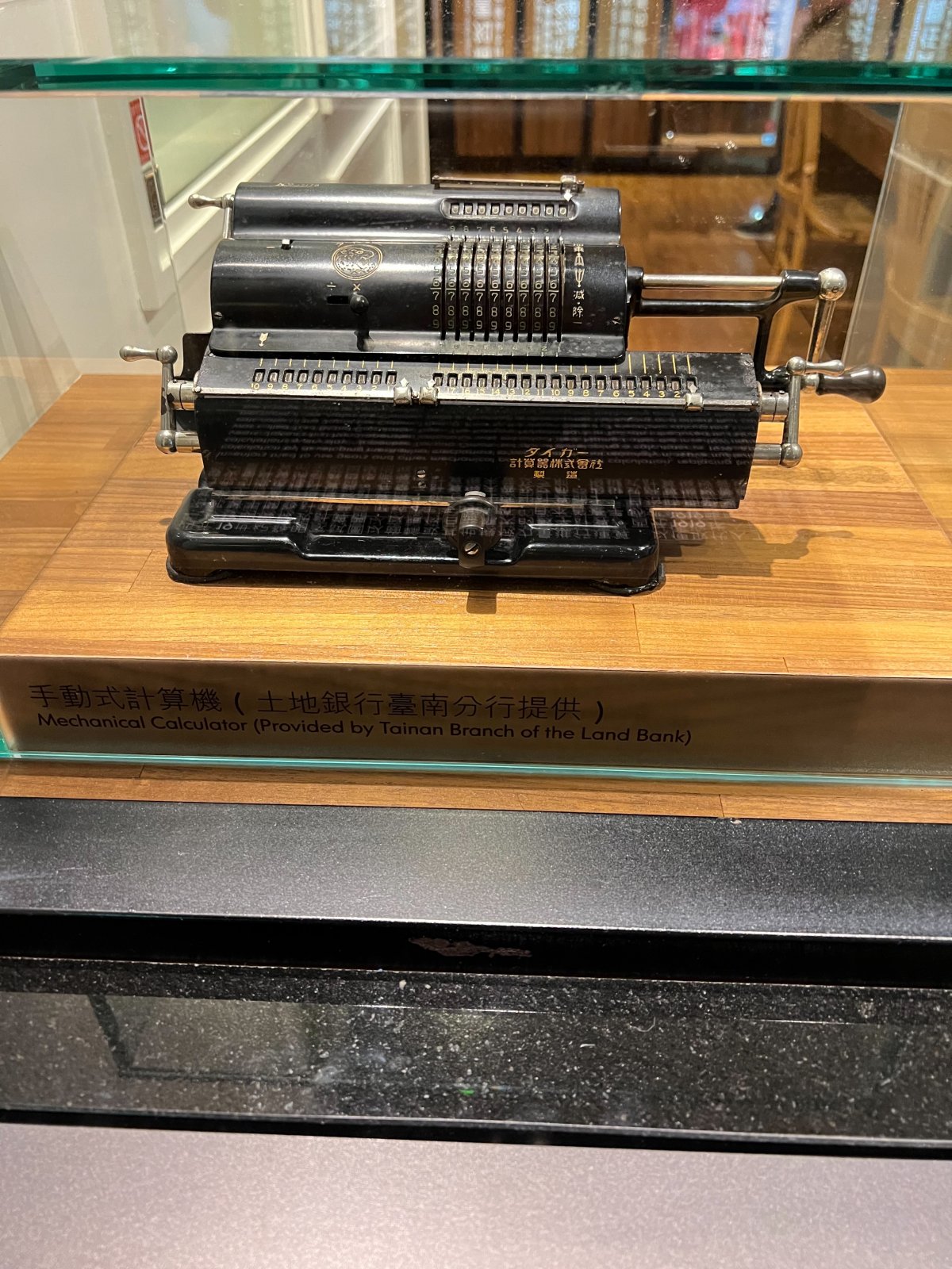 台北景點|國立臺灣博物館(土銀展示館) 恐龍迷必訪,超大巨型恐龍超震撼!台北雨天景點備案推薦! - 第18張圖