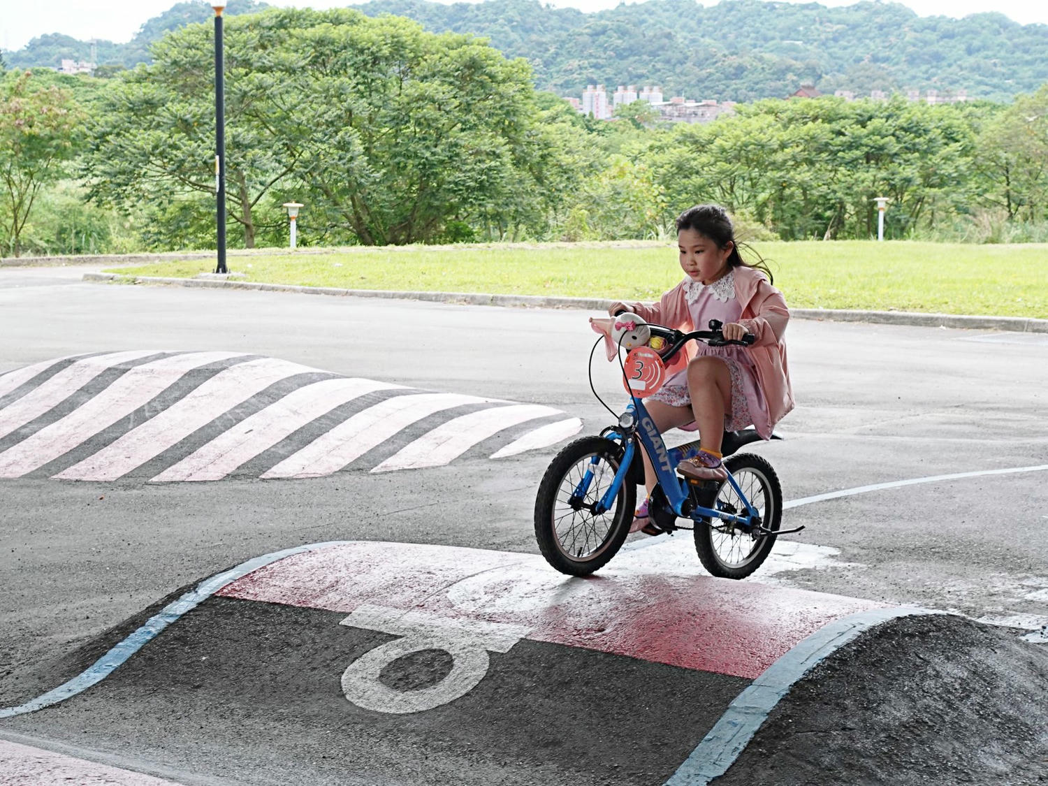 新北親子景點|新店小碧潭微樂山丘自行車躍動場 享受自行越野車的樂趣! - 第15張圖