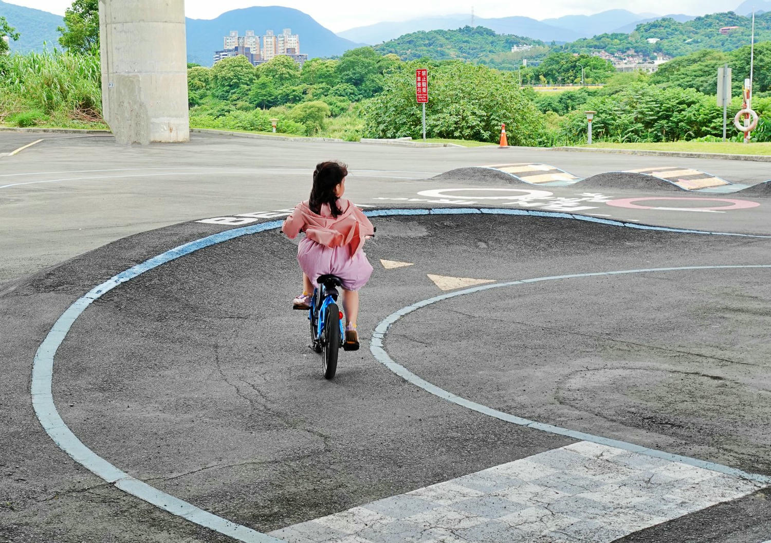新北親子景點|新店小碧潭微樂山丘自行車躍動場 享受自行越野車的樂趣! - 第12張圖