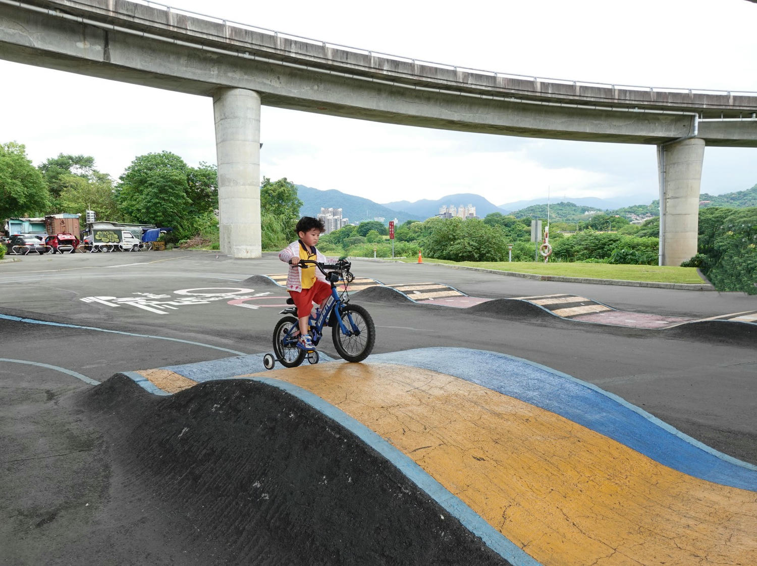 新北親子景點|新店小碧潭微樂山丘自行車躍動場 享受自行越野車的樂趣! - 第13張圖