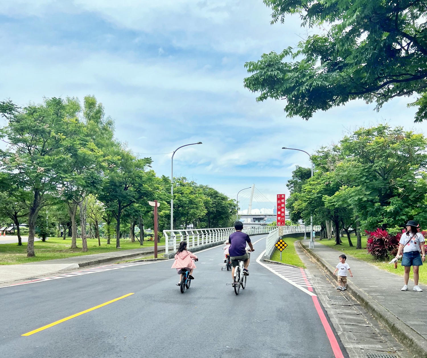 新北親子景點|新店小碧潭微樂山丘自行車躍動場 享受自行越野車的樂趣! - 第6張圖
