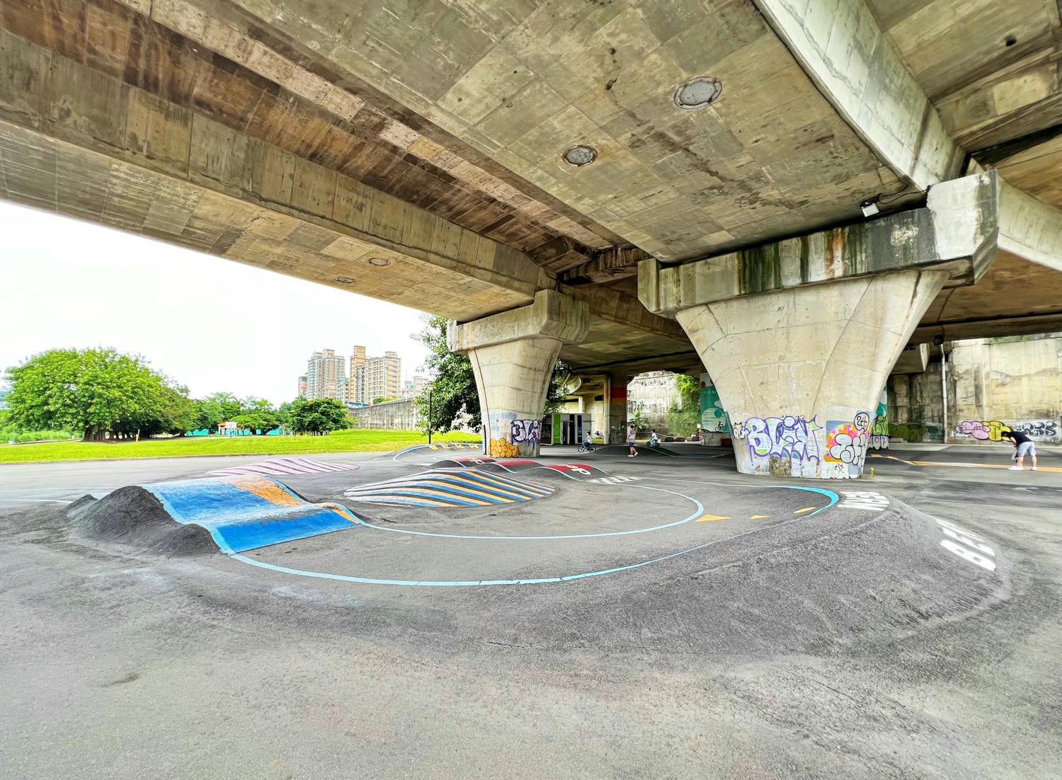 新北親子景點|新店小碧潭微樂山丘自行車躍動場 享受自行越野車的樂趣! - 第8張圖