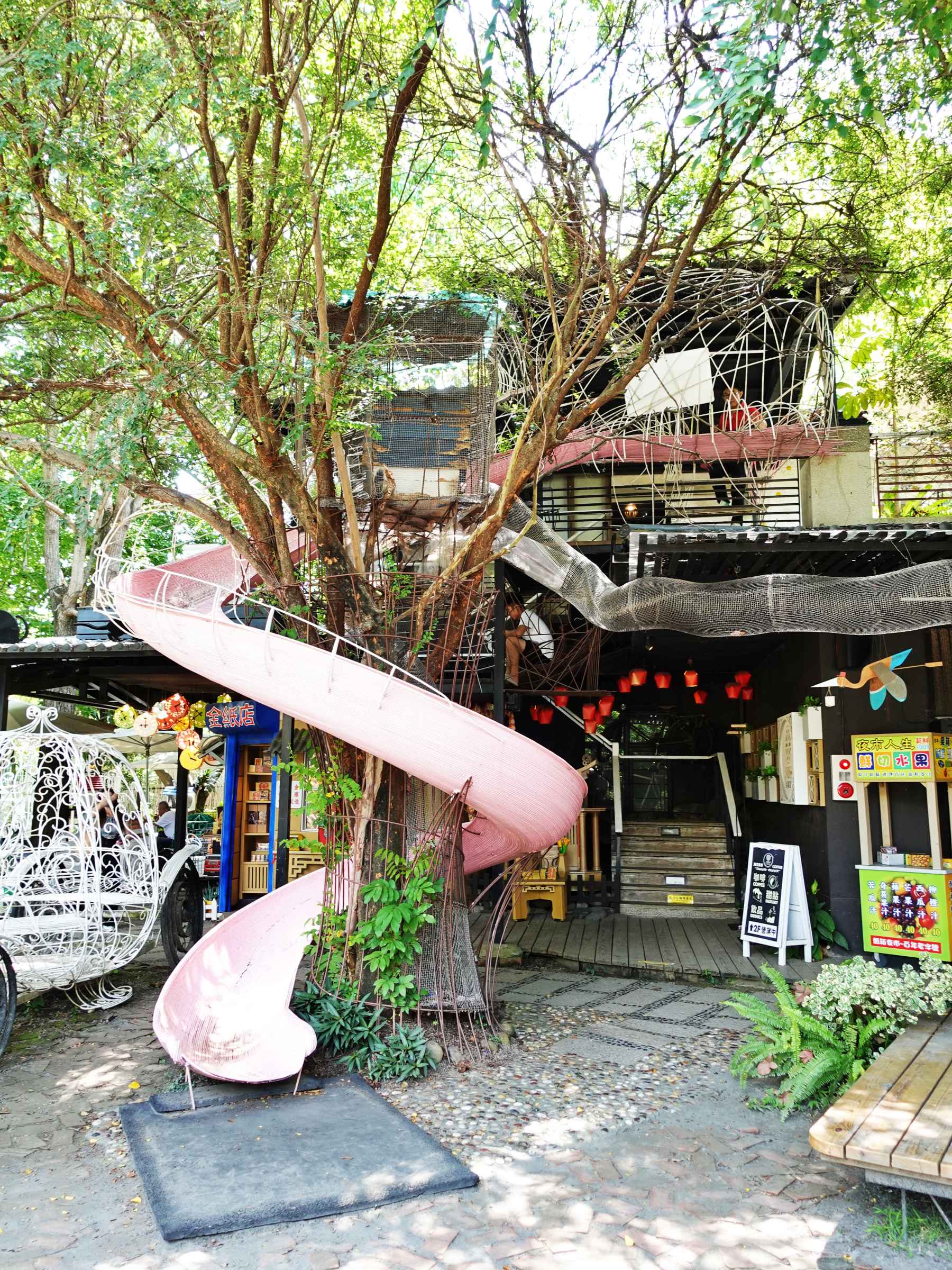 台中親子景點|大坑紙箱王創意園區 樹屋溜滑梯、天空步道讓你玩到不想回家 - 第12張圖