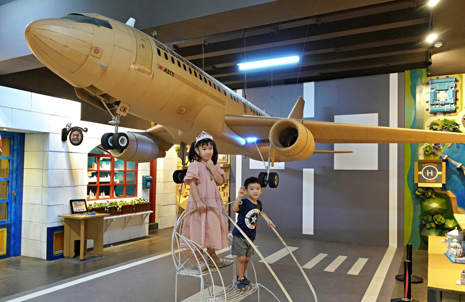 台中親子景點|大坑紙箱王創意園區 樹屋溜滑梯、天空步道讓你玩到不想回家 - 第33張圖