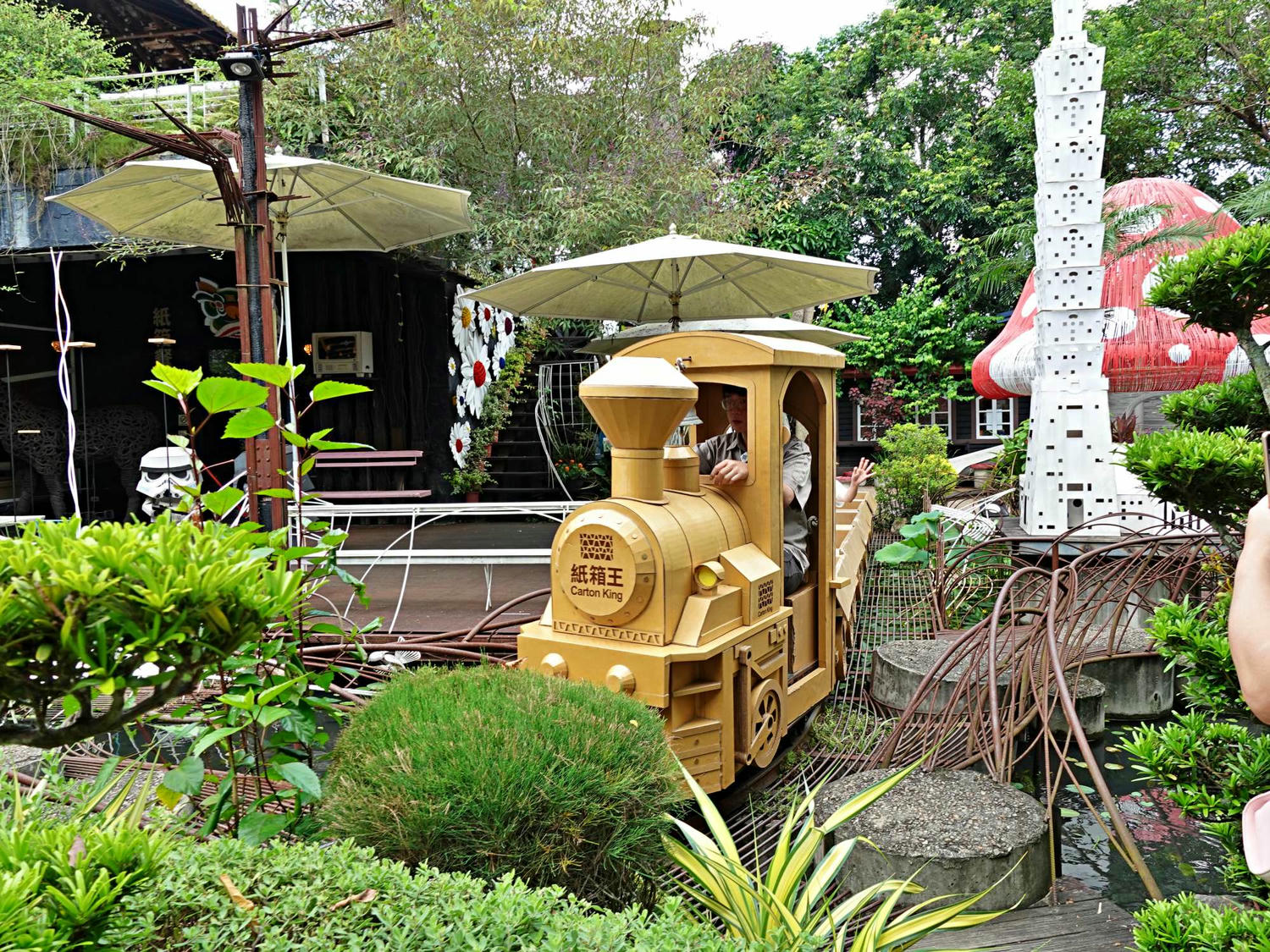 台中親子景點|大坑紙箱王創意園區 樹屋溜滑梯、天空步道讓你玩到不想回家 - 第11張圖