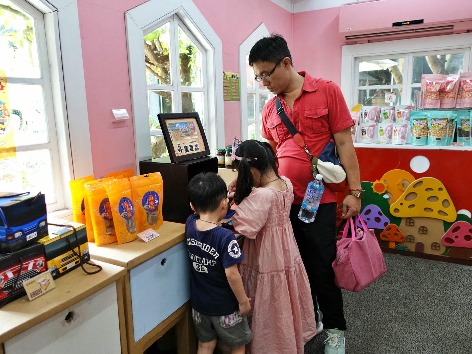 台中親子景點|大坑紙箱王創意園區 樹屋溜滑梯、天空步道讓你玩到不想回家 - 第26張圖