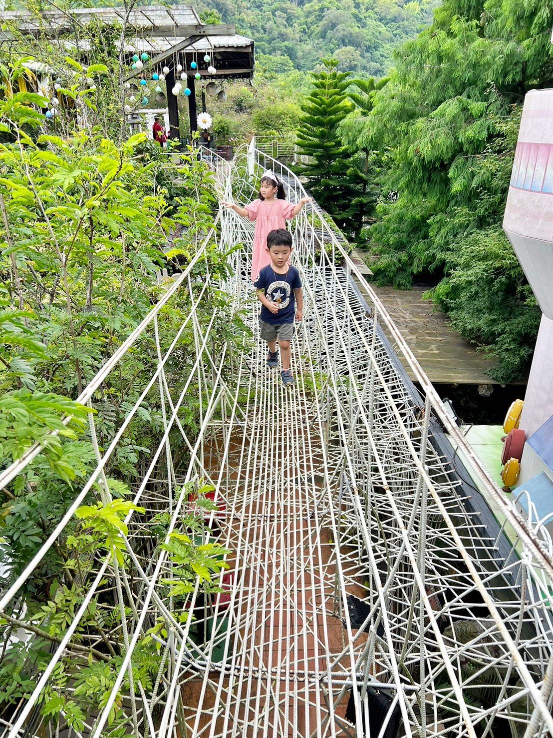 台中親子景點|大坑紙箱王創意園區 樹屋溜滑梯、天空步道讓你玩到不想回家 - 第22張圖