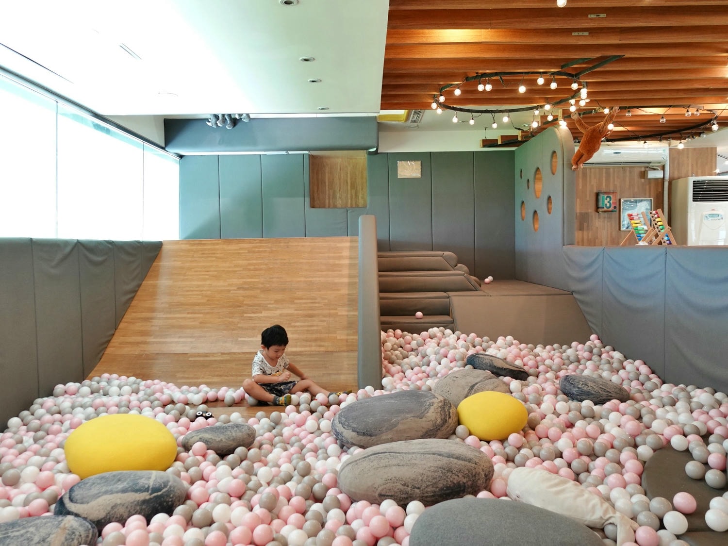 高雄|Zone Café弄咖啡親子餐廳總圖店 球池沙坑池不限用餐時間/餐點美味推薦! - 第18張圖