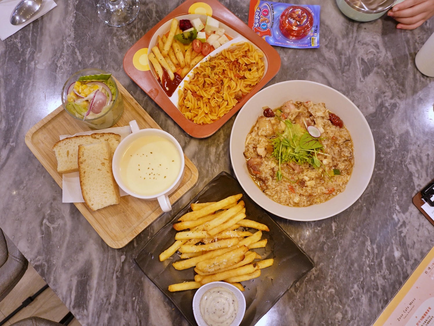 高雄|Zone Café弄咖啡親子餐廳總圖店 球池沙坑池不限用餐時間/餐點美味推薦! - 第23張圖