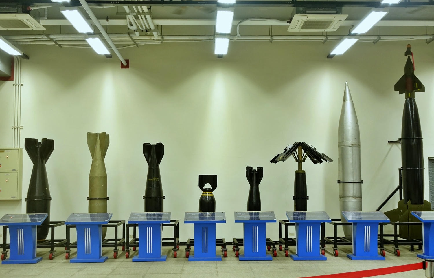 高雄岡山景點推薦|航空教育展示館 全亞洲唯一懸吊飛機的博物館,軍事迷、航空迷不能錯過! - 第17張圖