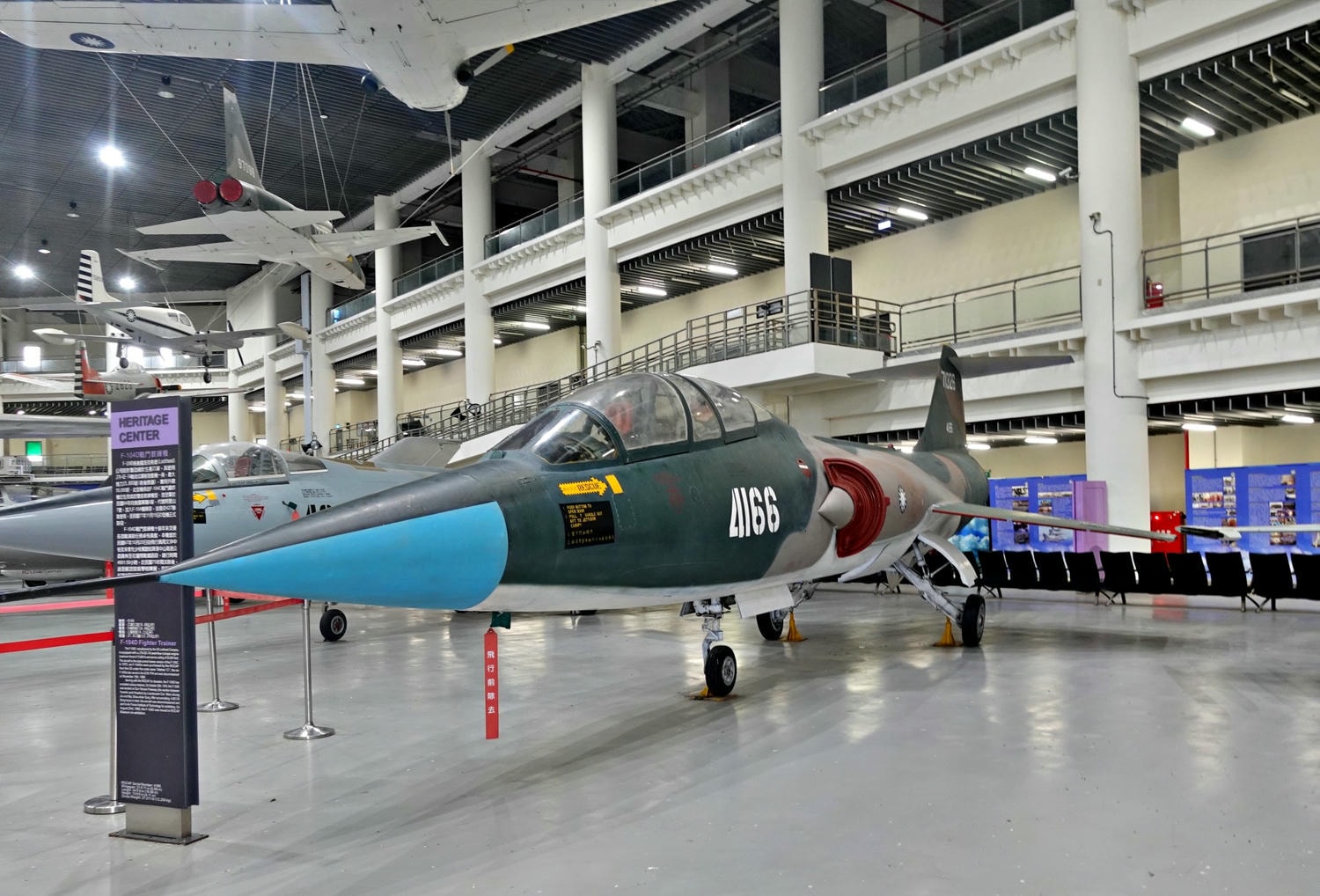高雄岡山景點推薦|航空教育展示館 全亞洲唯一懸吊飛機的博物館,軍事迷、航空迷不能錯過! - 第39張圖