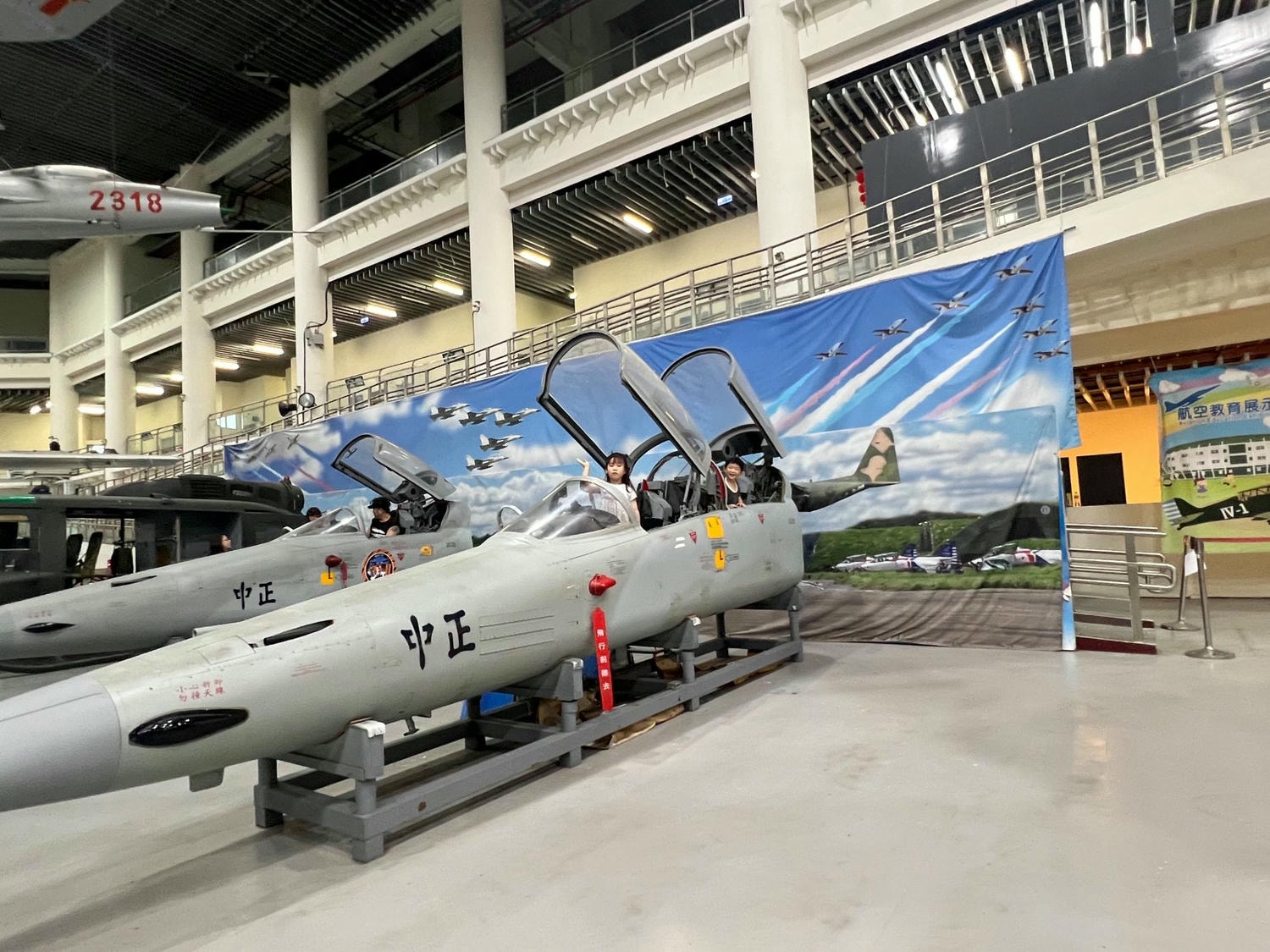 高雄岡山景點推薦|航空教育展示館 全亞洲唯一懸吊飛機的博物館,軍事迷、航空迷不能錯過! - 第37張圖