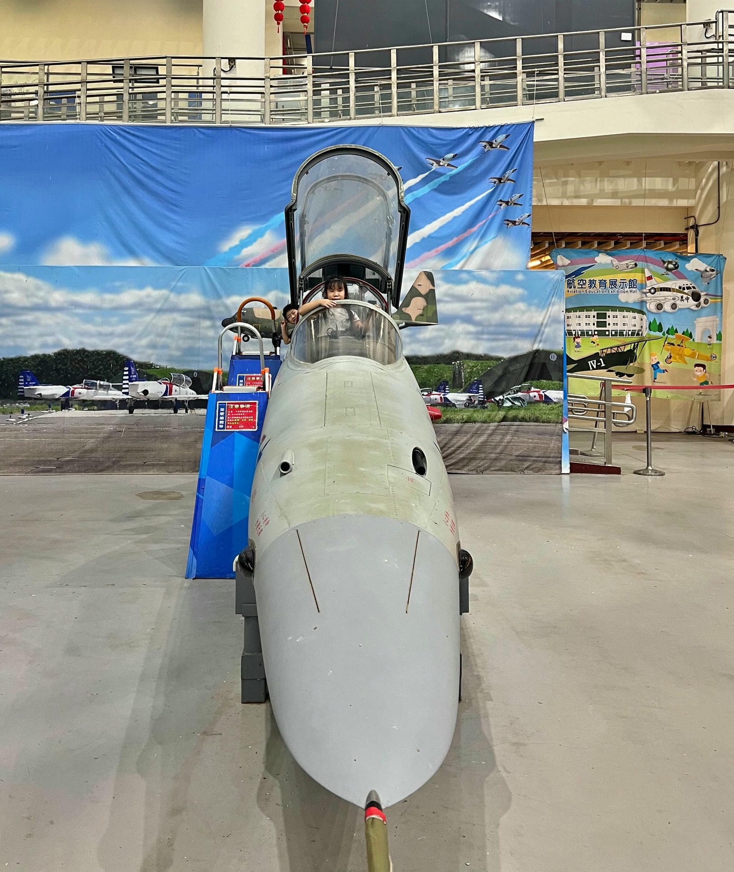 高雄岡山景點推薦|航空教育展示館 全亞洲唯一懸吊飛機的博物館,軍事迷、航空迷不能錯過! - 第36張圖