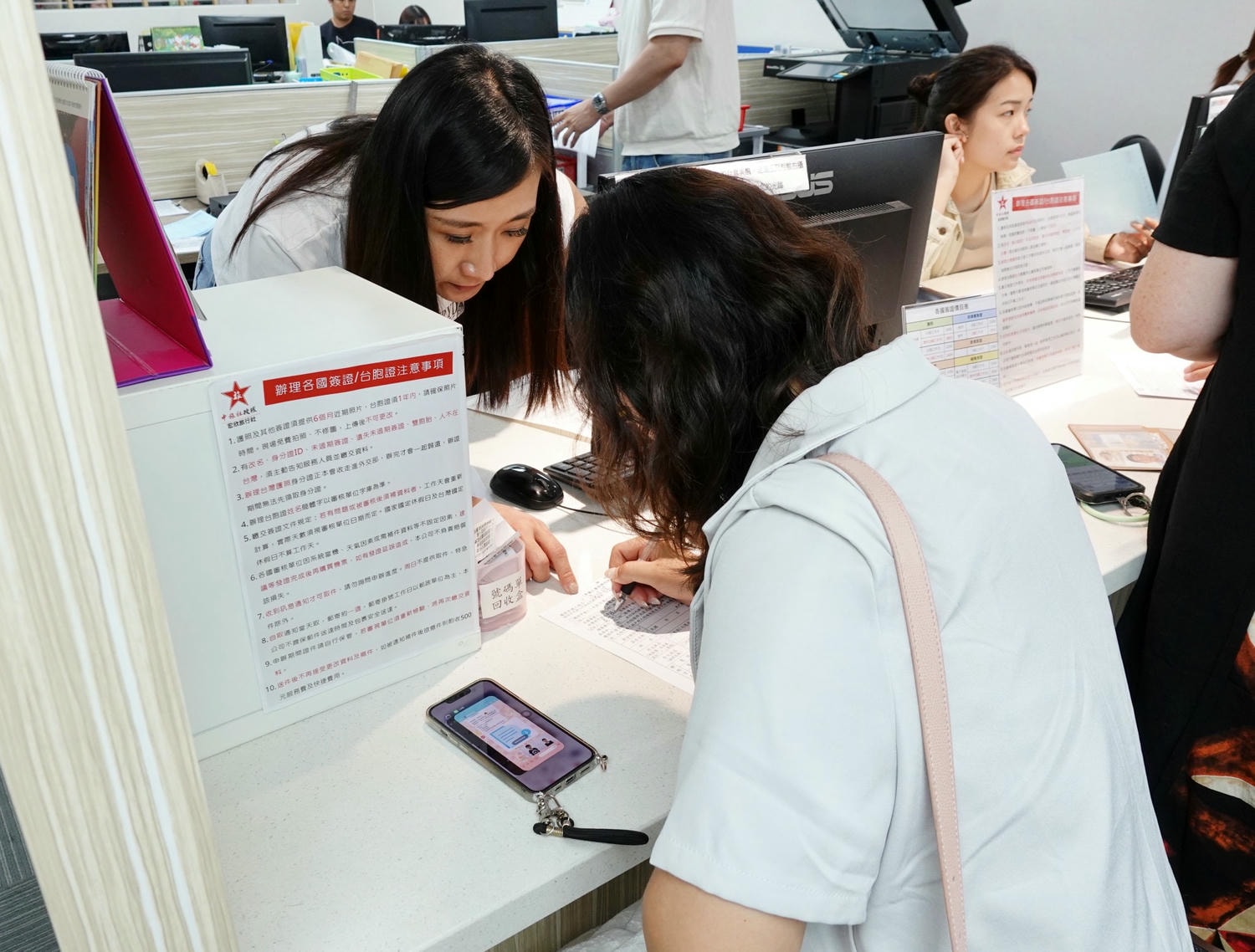 宏欣澳中旅代辦護照超推薦!免費拍照、快速辦理,出國不再等! - 第6張圖
