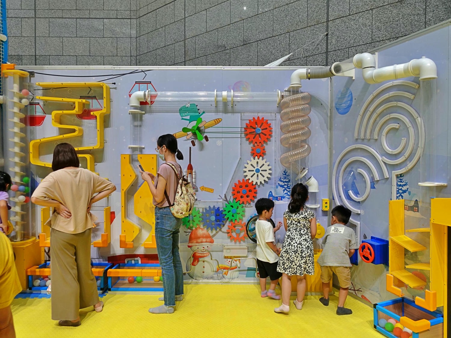 高雄|熱雪天堂探索樂園2.0 兒童滑雪樂園&三層樓高溜滑梯 - 第24張圖
