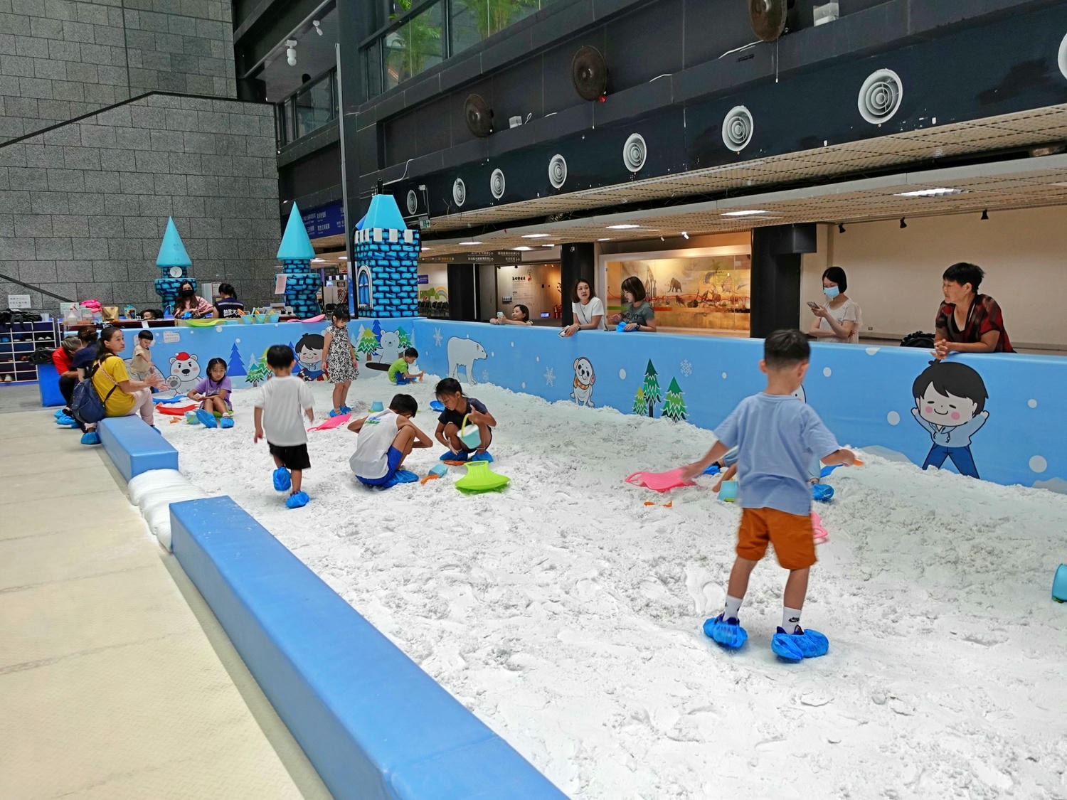 高雄|熱雪天堂探索樂園2.0 兒童滑雪樂園&三層樓高溜滑梯 - 第10張圖