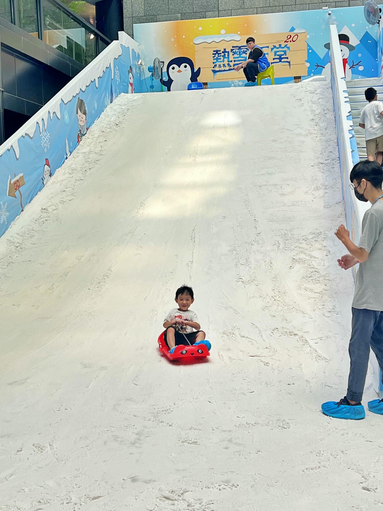 高雄|熱雪天堂探索樂園2.0 兒童滑雪樂園&三層樓高溜滑梯 - 第8張圖