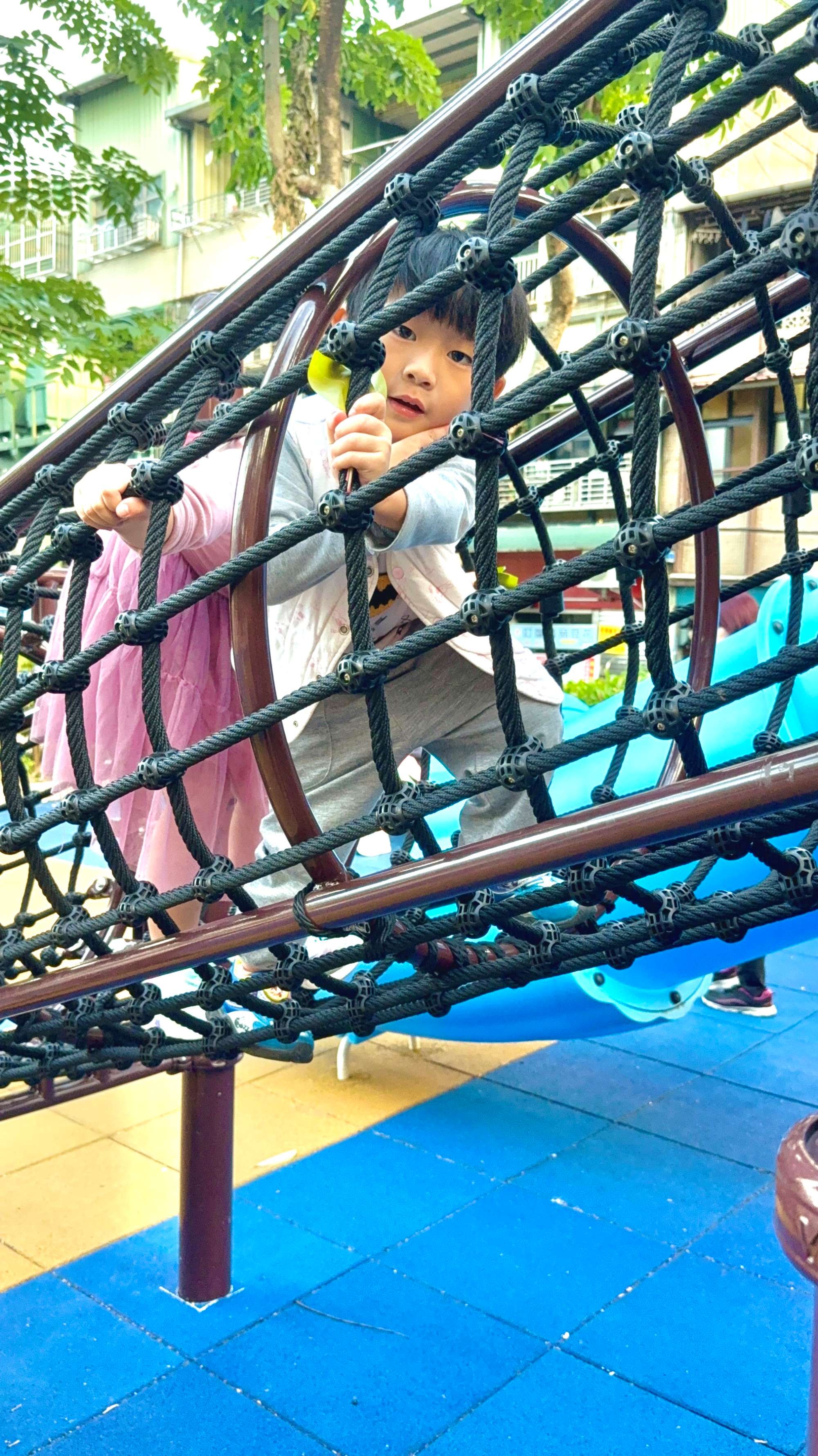三重大永德公園|魔術方塊造型溜滑梯,還有魔術方塊可以玩喔! - 第9張圖