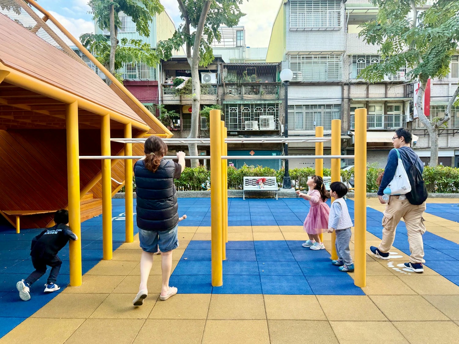 三重大永德公園|魔術方塊造型溜滑梯,還有魔術方塊可以玩喔! - 第24張圖