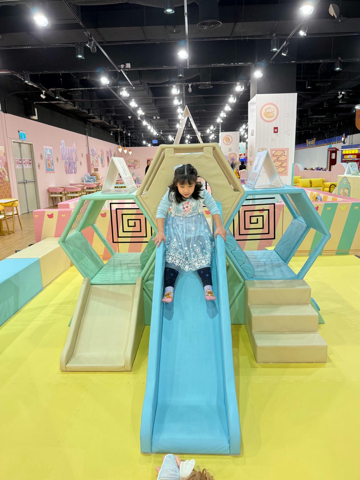新北室內親子樂園|貝兒絲咖啡Bear’s Cafe 雨天不無聊,寶貝放電天堂! - 第35張圖