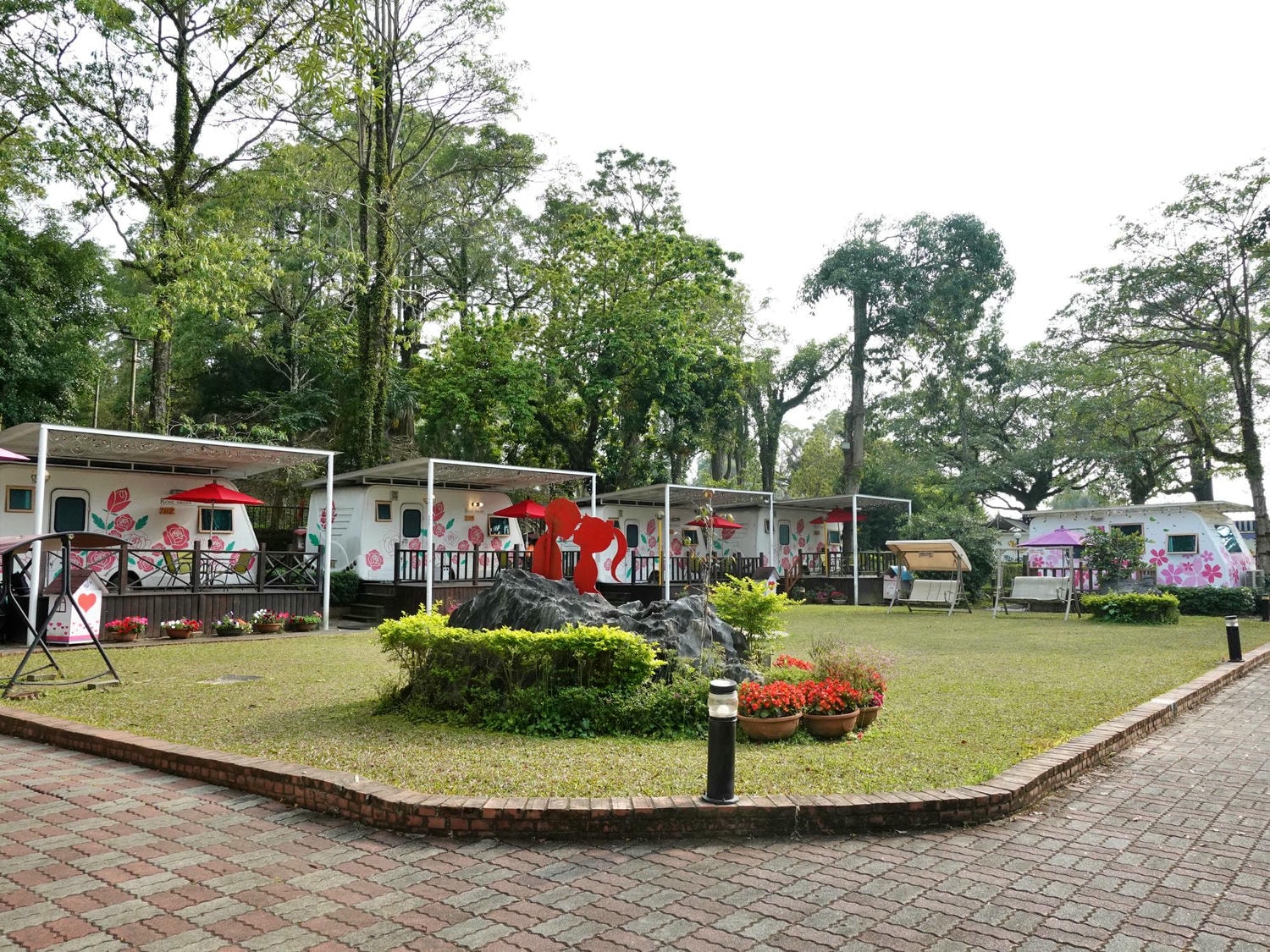 嘉義親子露營車住宿-詩情花園渡假村,DIY披薩、魔術表演、煙火秀,一站式度假體驗! - 第9張圖