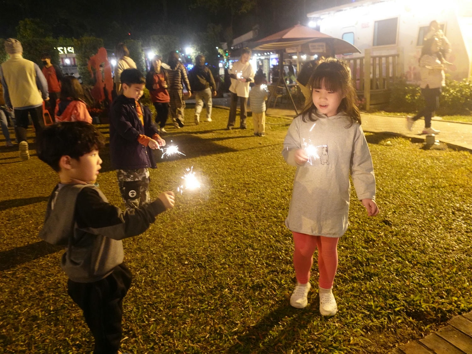 嘉義親子露營車住宿-詩情花園渡假村,DIY披薩、魔術表演、煙火秀,一站式度假體驗! - 第63張圖