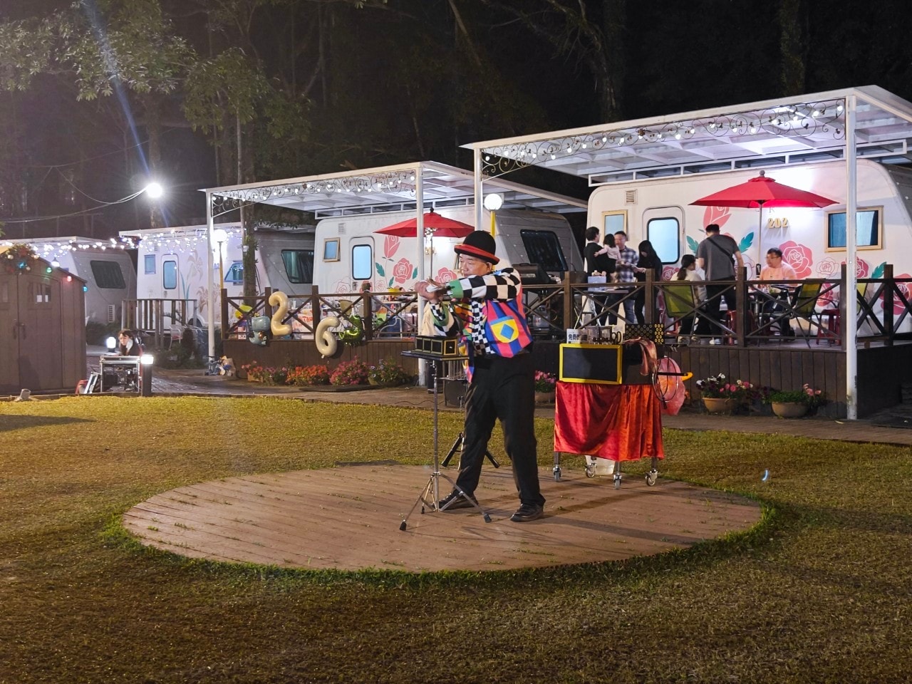 嘉義親子露營車住宿-詩情花園渡假村,DIY披薩、魔術表演、煙火秀,一站式度假體驗! - 第59張圖